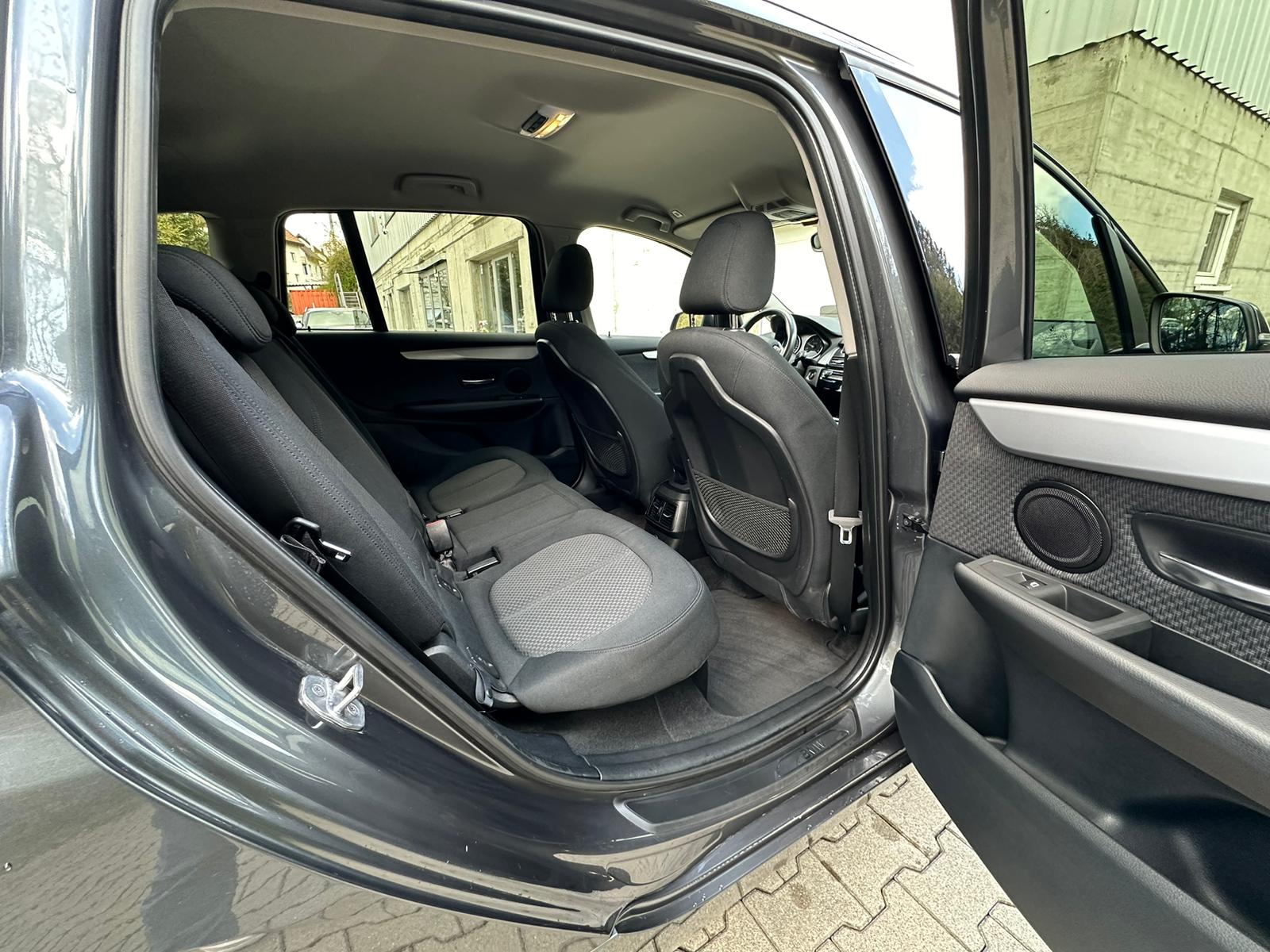 BMW 220d xDrive Gran Tourer Steptronic-image-12