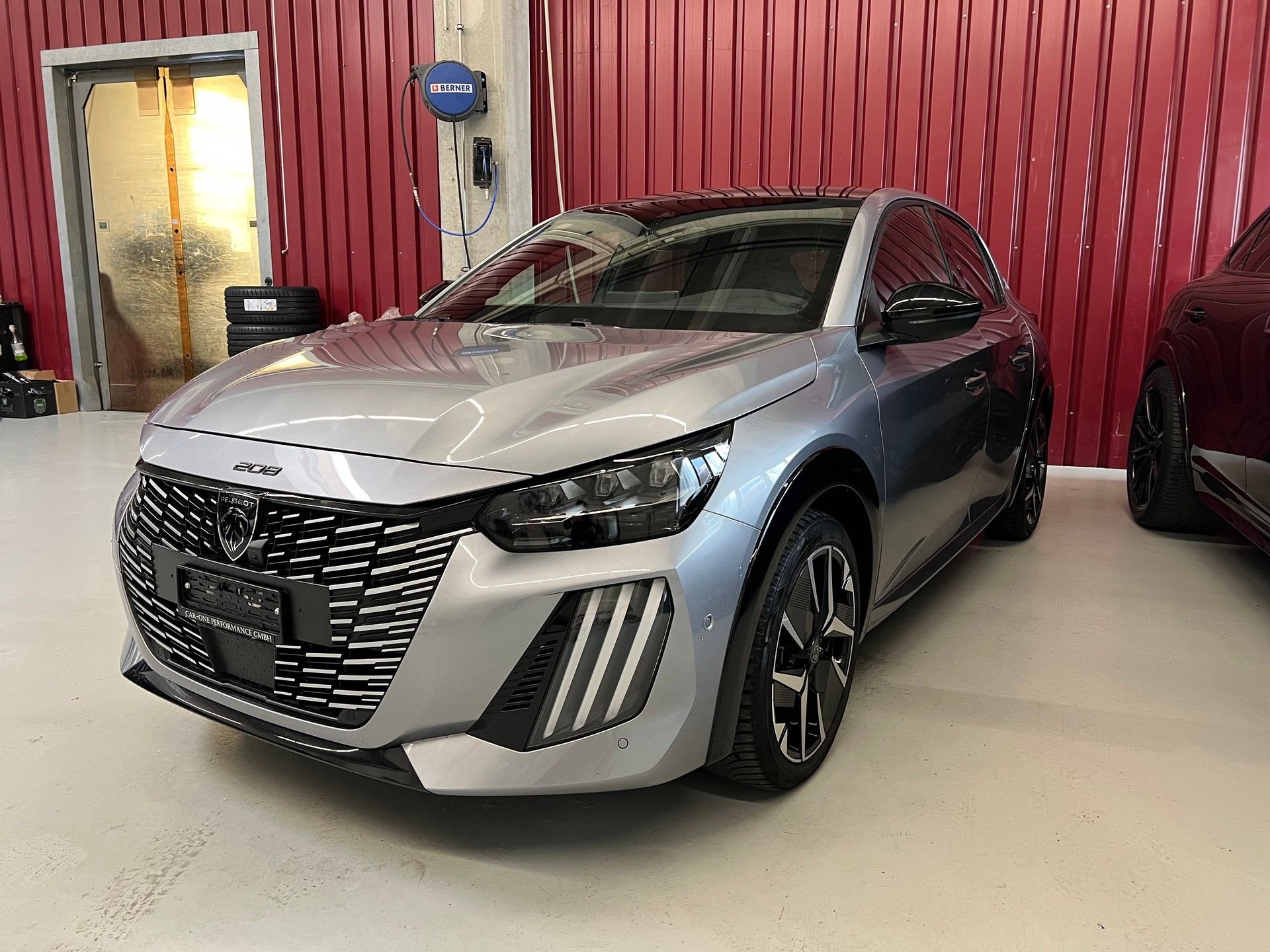 PEUGEOT 208 1.2 MHEV 145 GT-image-1