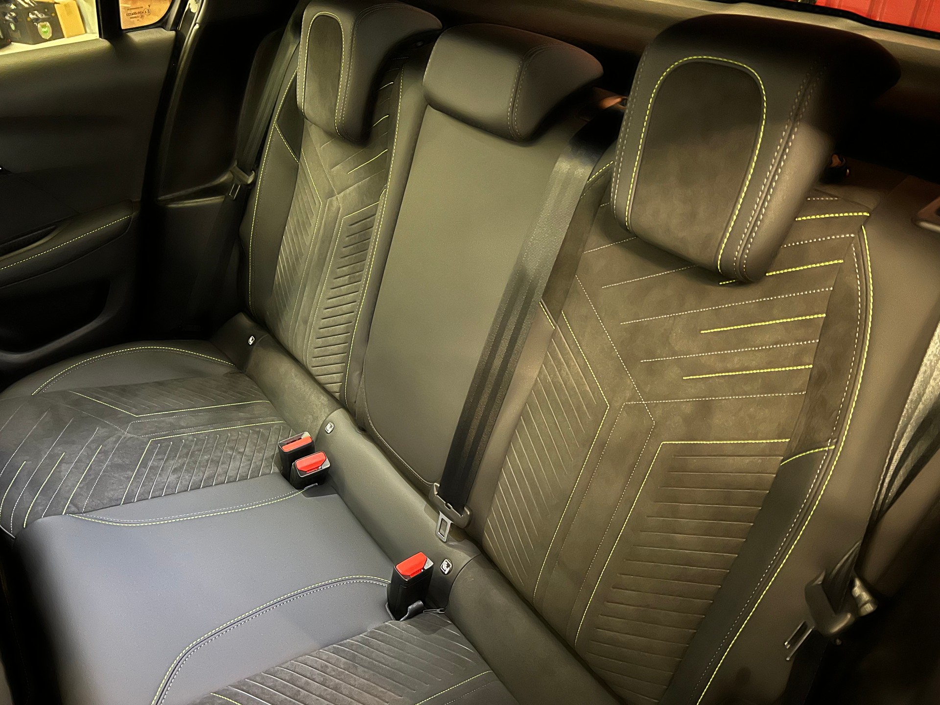 PEUGEOT 208 1.2 MHEV 145 GT-image-8