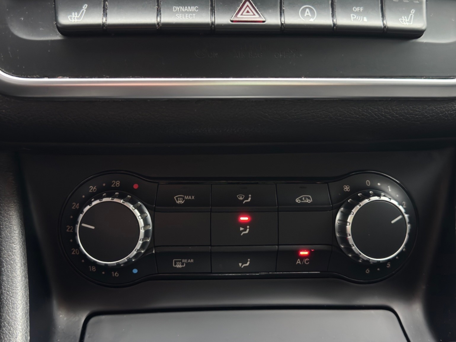 MERCEDES-BENZ CLA 200 Urban 7G-DCT-image-15