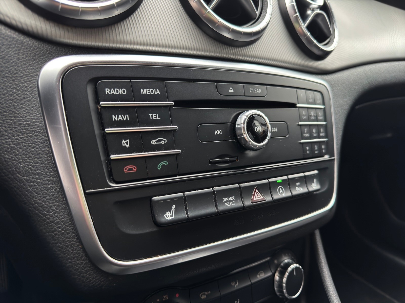 MERCEDES-BENZ CLA 200 Urban 7G-DCT-image-16