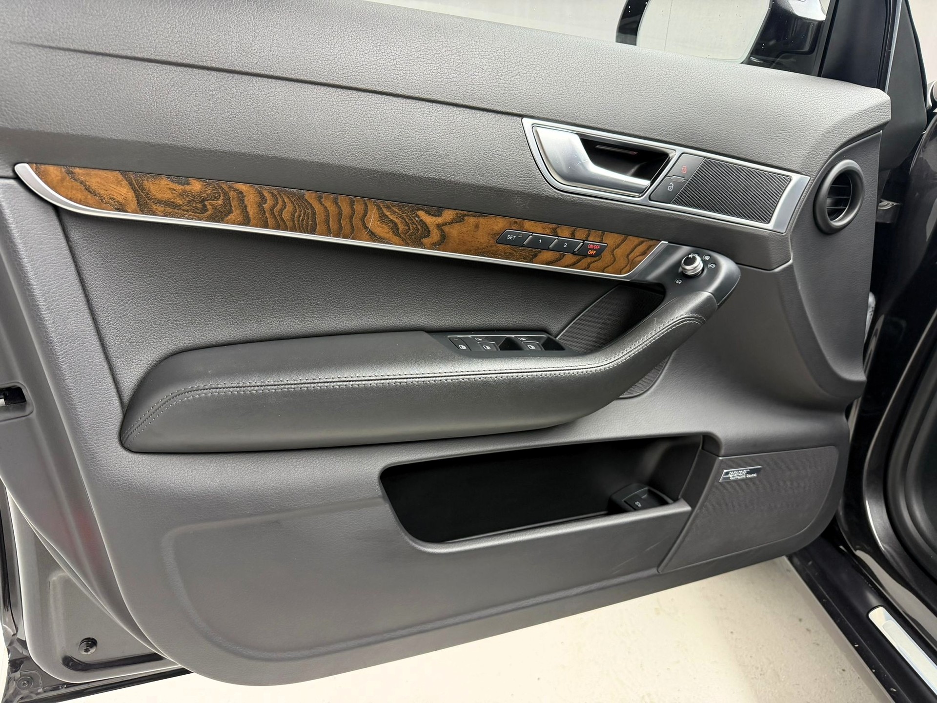 AUDI A6 allroad 4.2 FSI quattro tiptronic-image-17