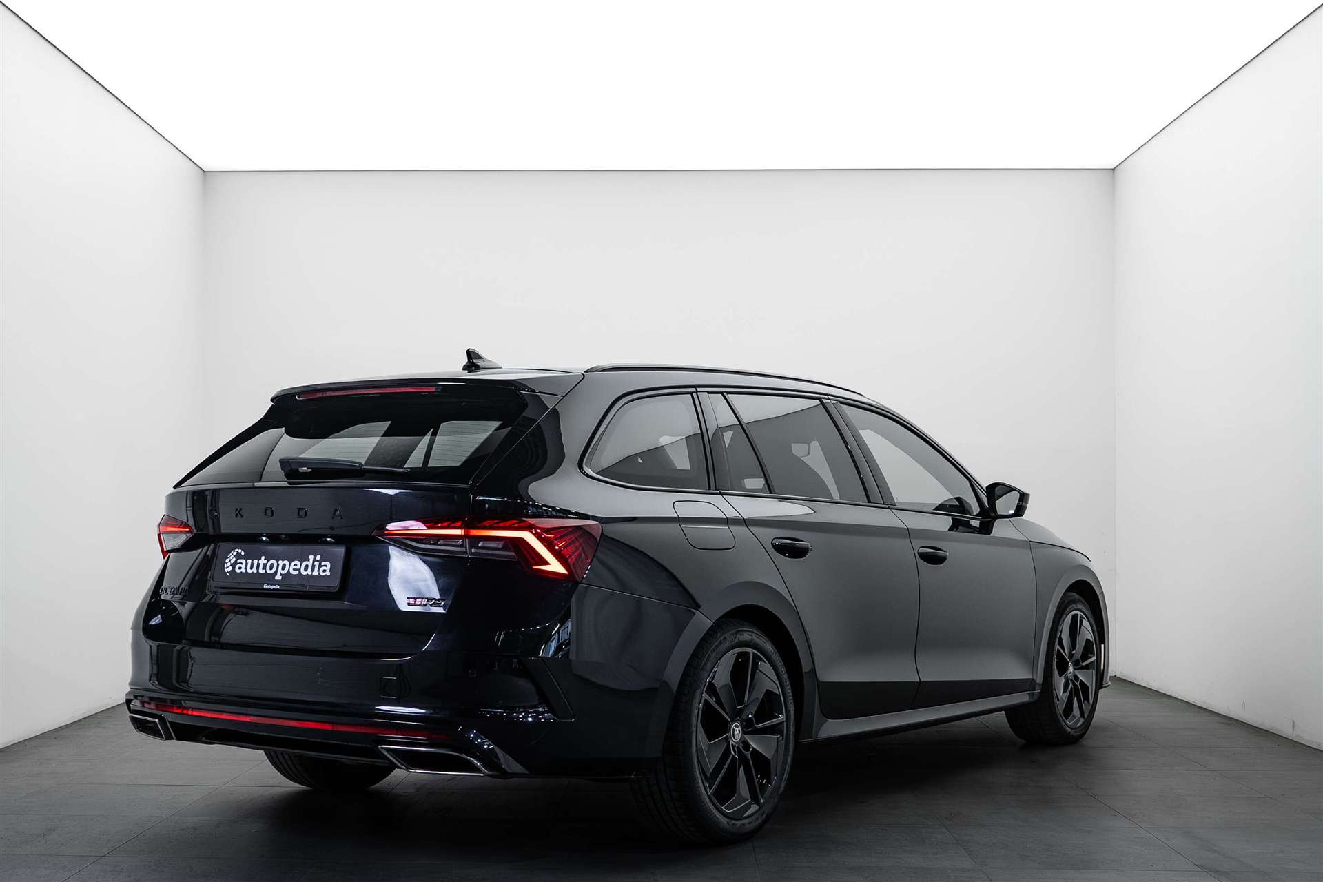 SKODA Octavia Combi 2.0 TDI DSG RS 200PS-image-2