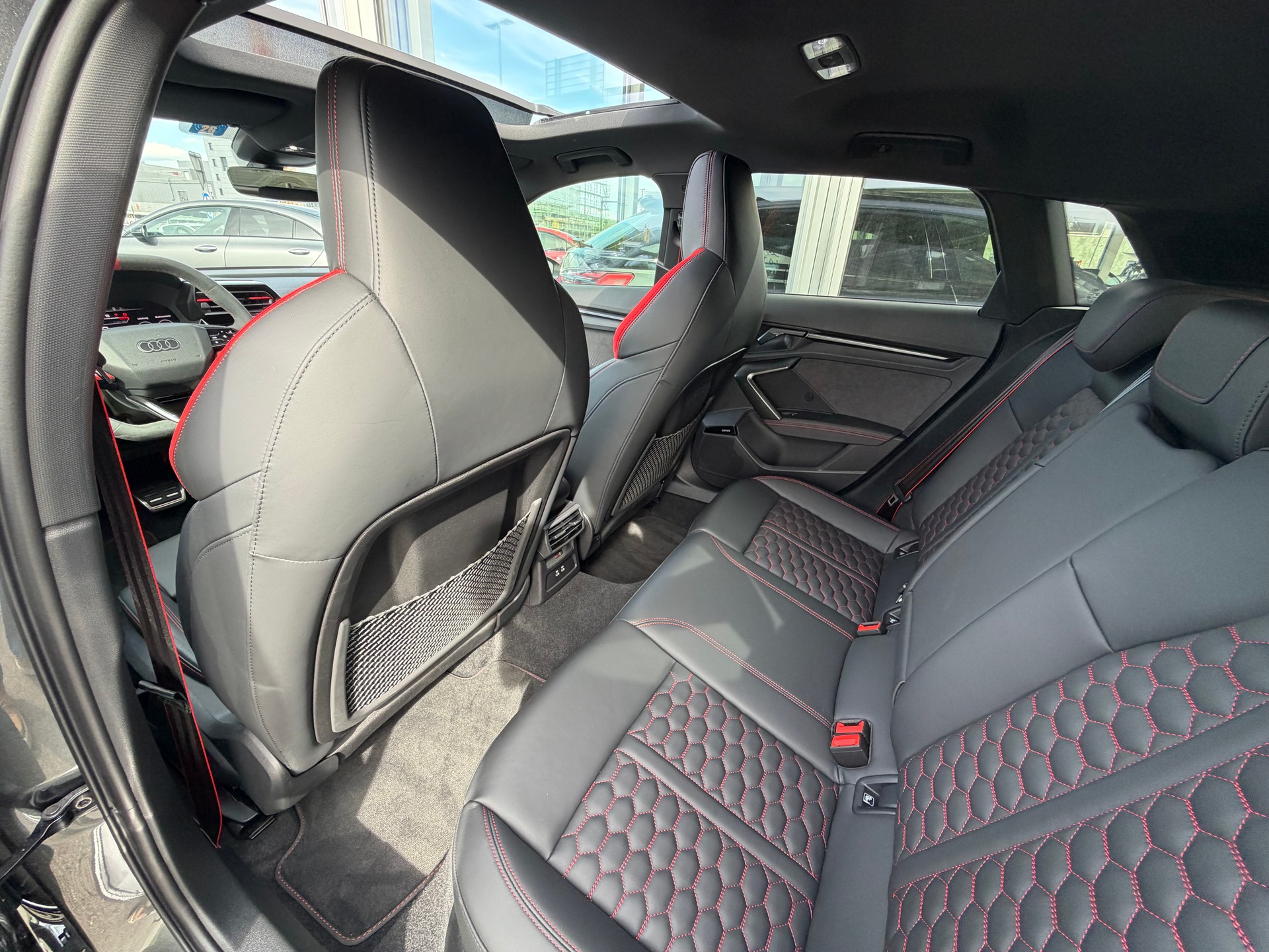 AUDI RS3 Sportback 2.5 TSI quattro S-tronic-image-14