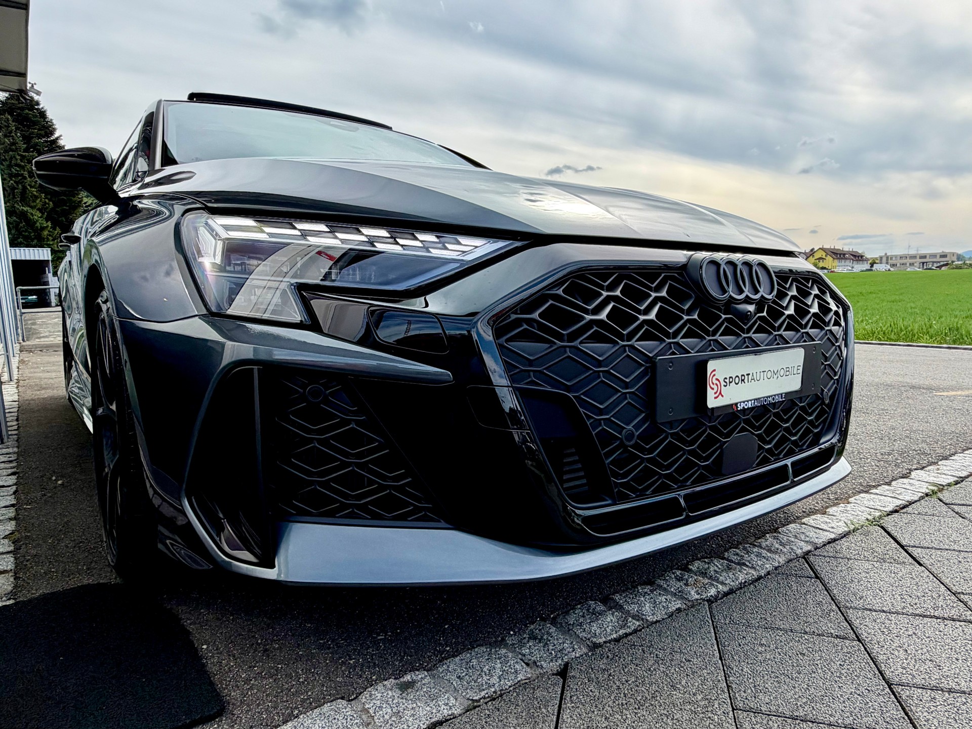 AUDI RS3 Sportback 2.5 TSI quattro S-tronic-image-4