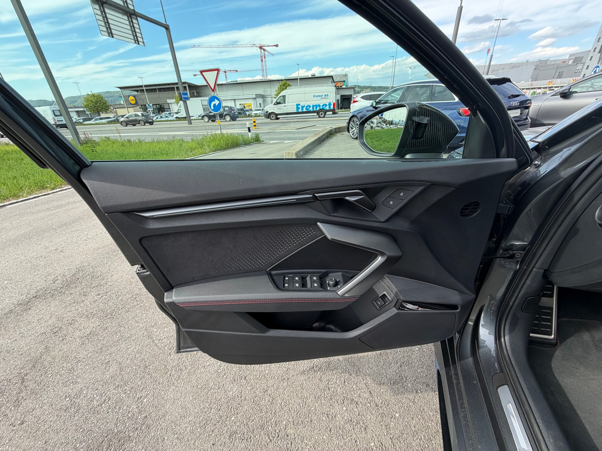 AUDI RS3 Sportback 2.5 TSI quattro S-tronic-image-16