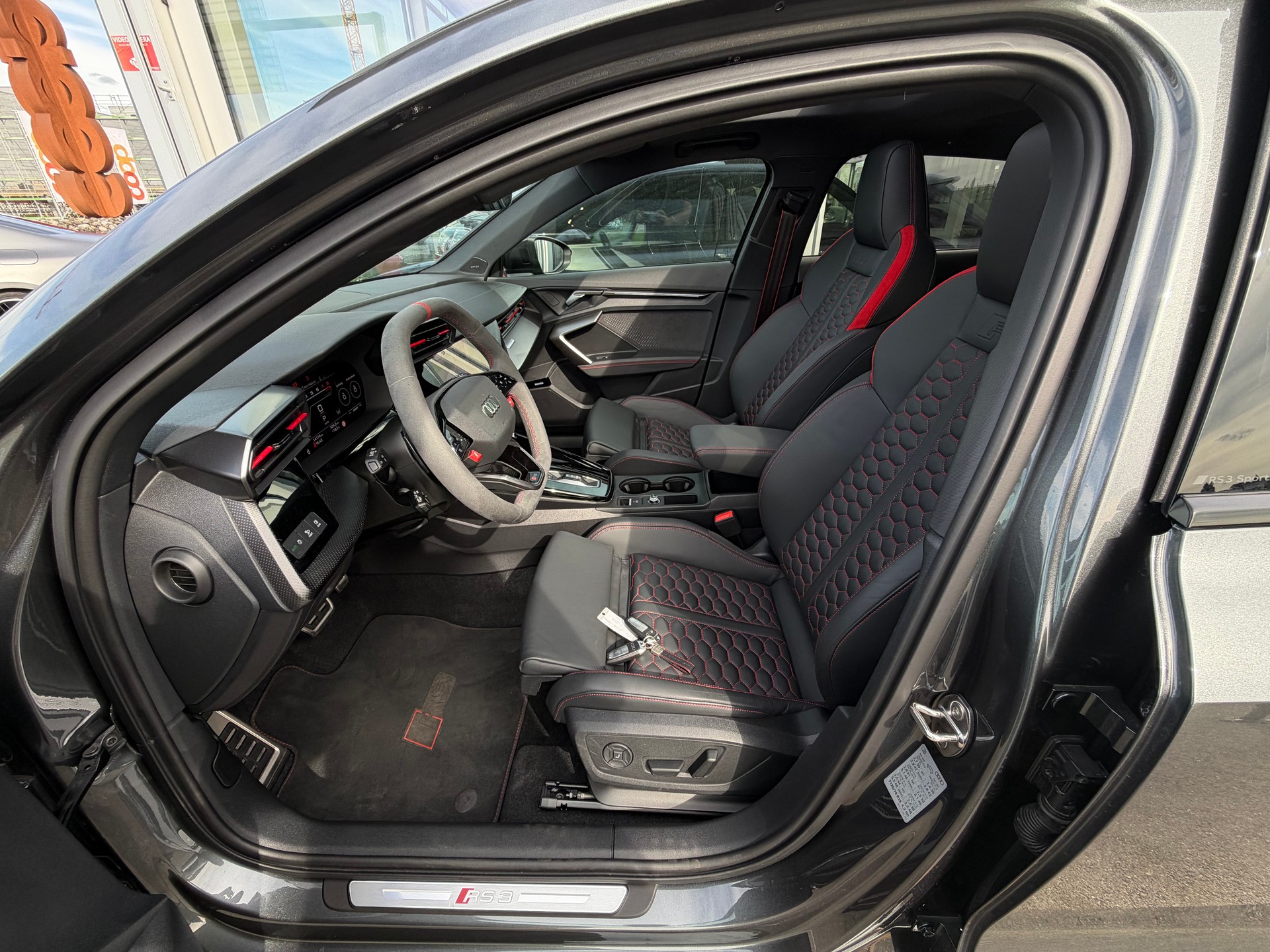 AUDI RS3 Sportback 2.5 TSI quattro S-tronic-image-15