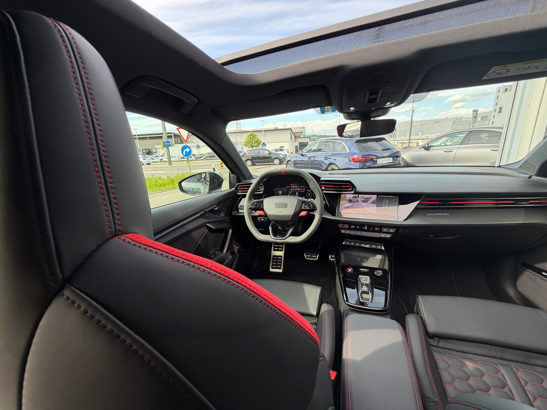 AUDI RS3 Sportback 2.5 TSI quattro S-tronic-image-12