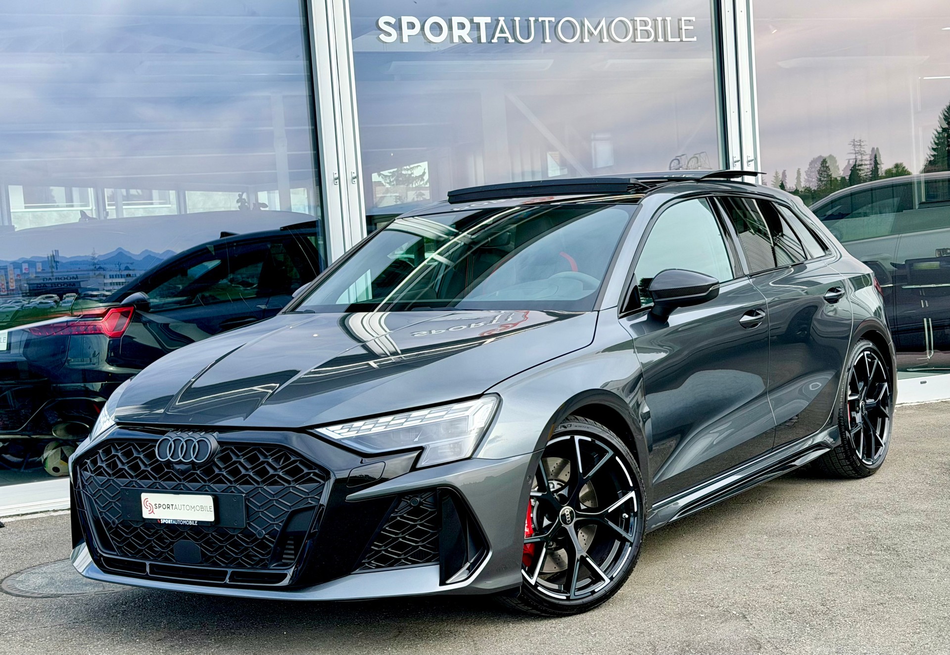 AUDI RS3 Sportback 2.5 TSI quattro S-tronic-image-1
