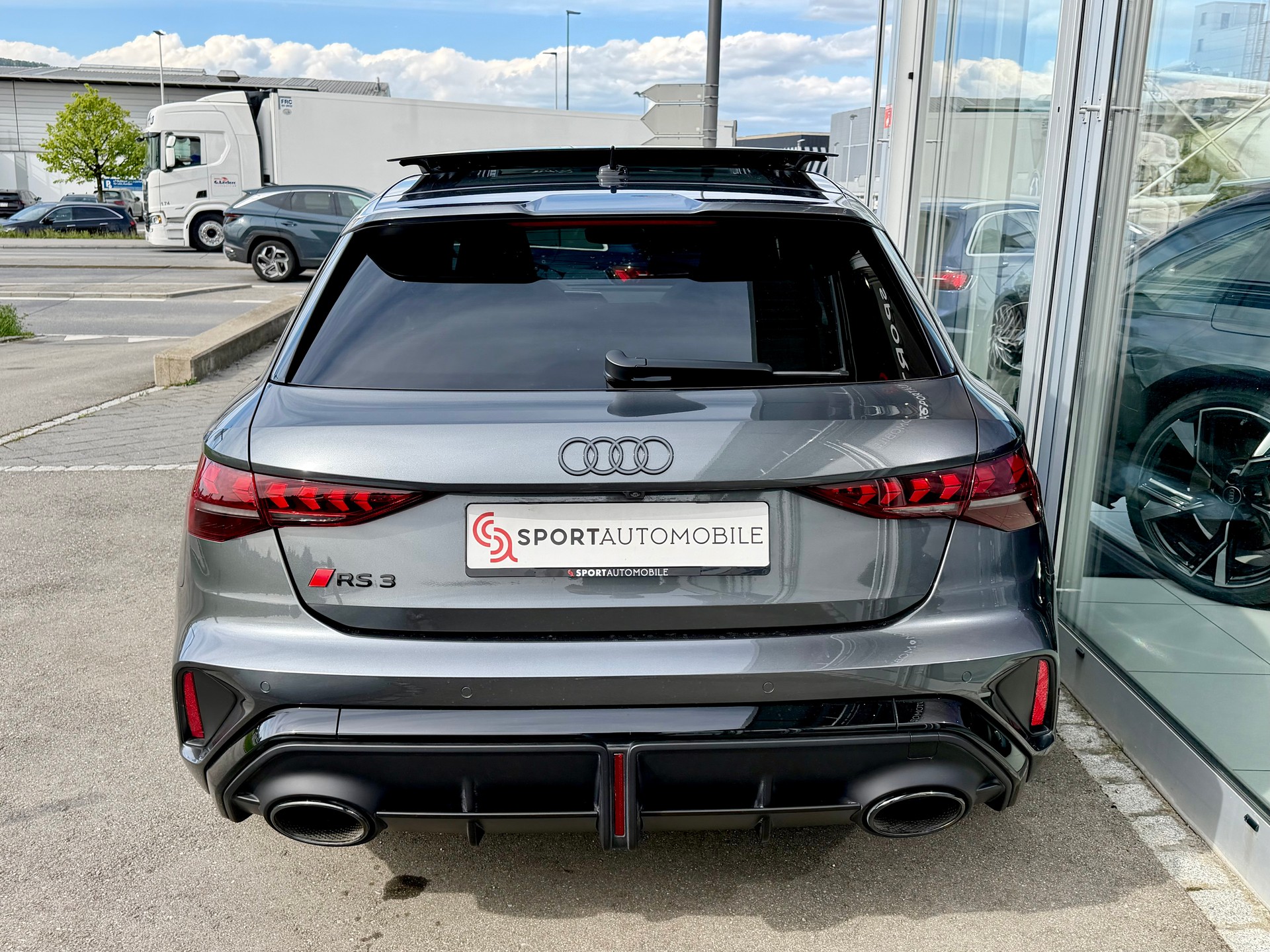 AUDI RS3 Sportback 2.5 TSI quattro S-tronic-image-10