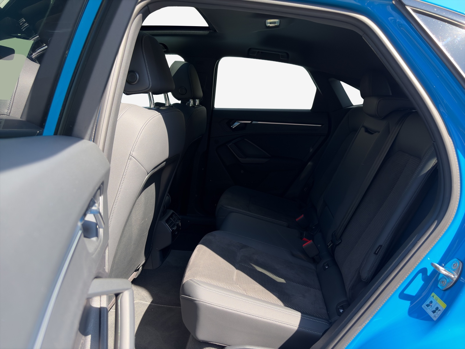 AUDI Q3 Sportback 40 TDI S line quattro S-tronic-image-11