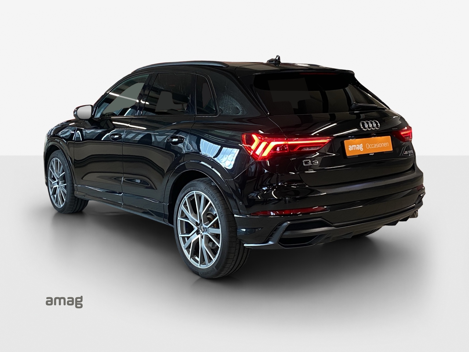 AUDI Q3 45 TFSI S line quattro S-tronic-image-2