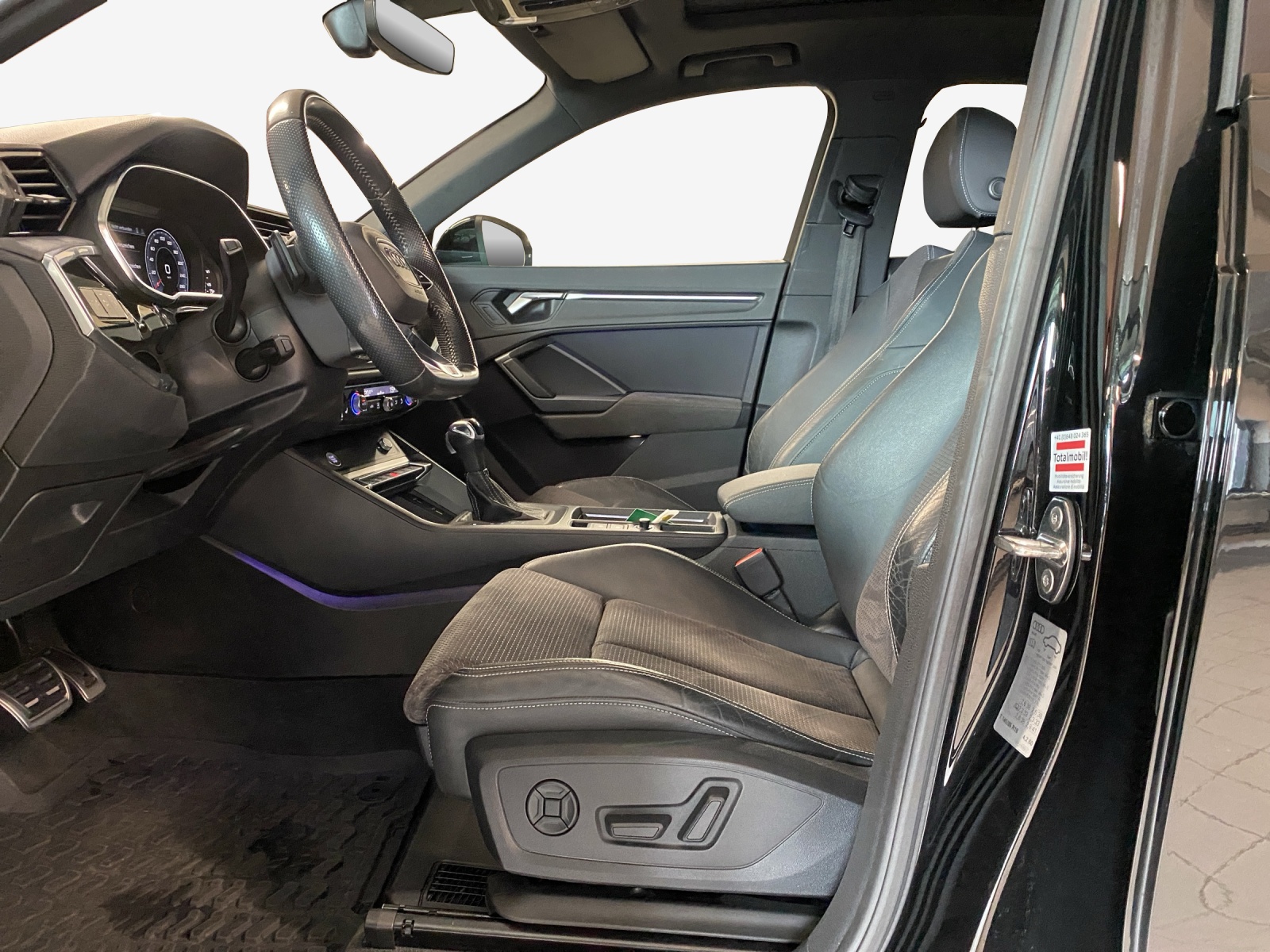AUDI Q3 45 TFSI S line quattro S-tronic-image-7