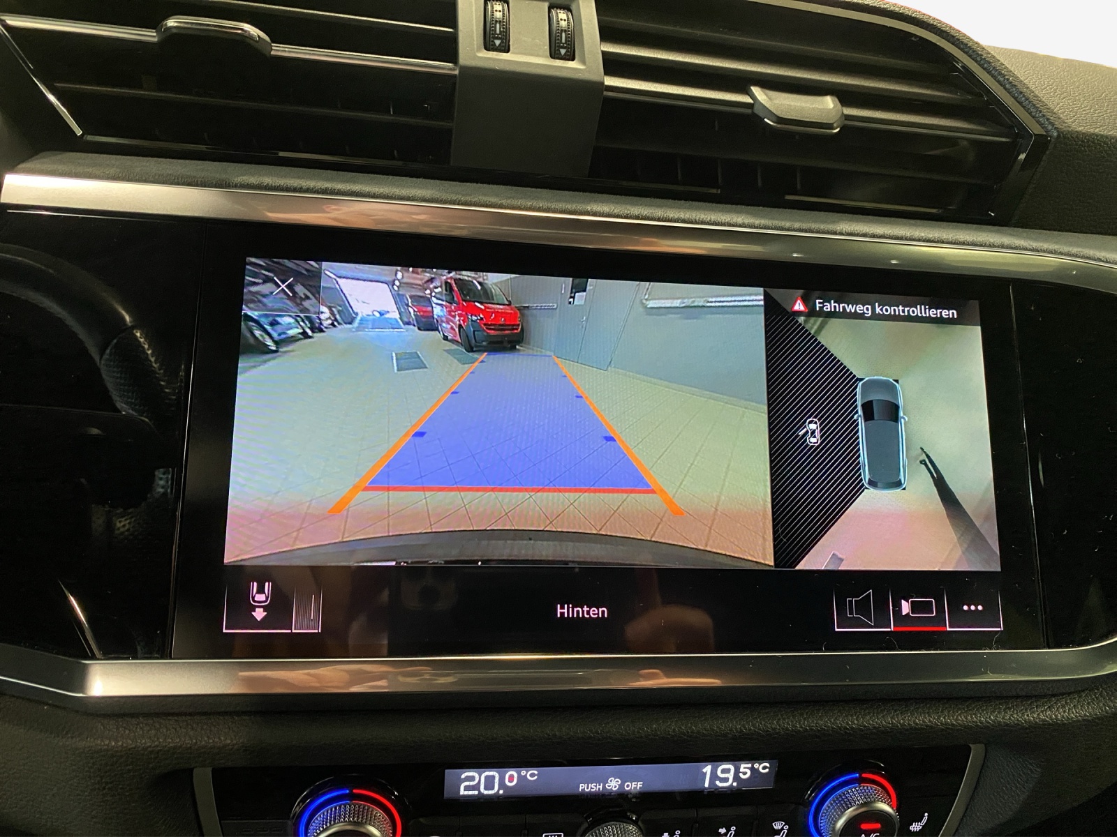AUDI Q3 45 TFSI S line quattro S-tronic-image-15