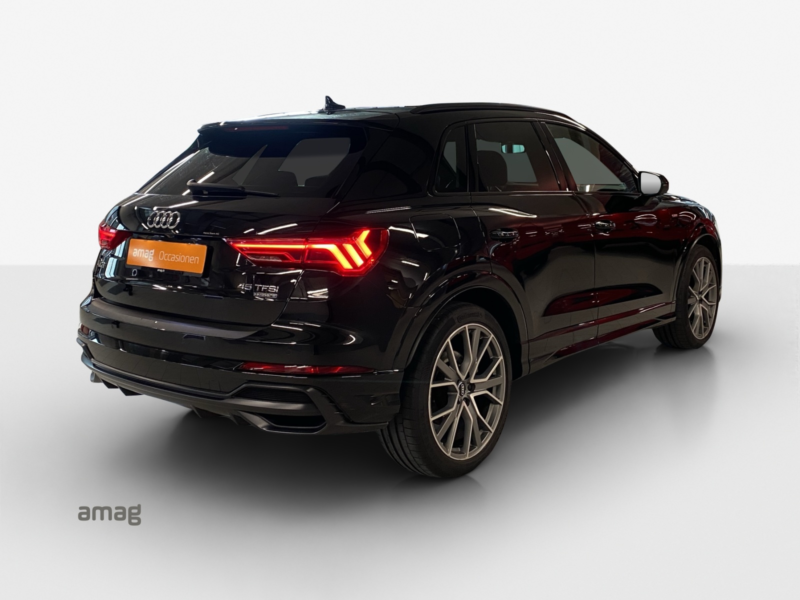 AUDI Q3 45 TFSI S line quattro S-tronic-image-4