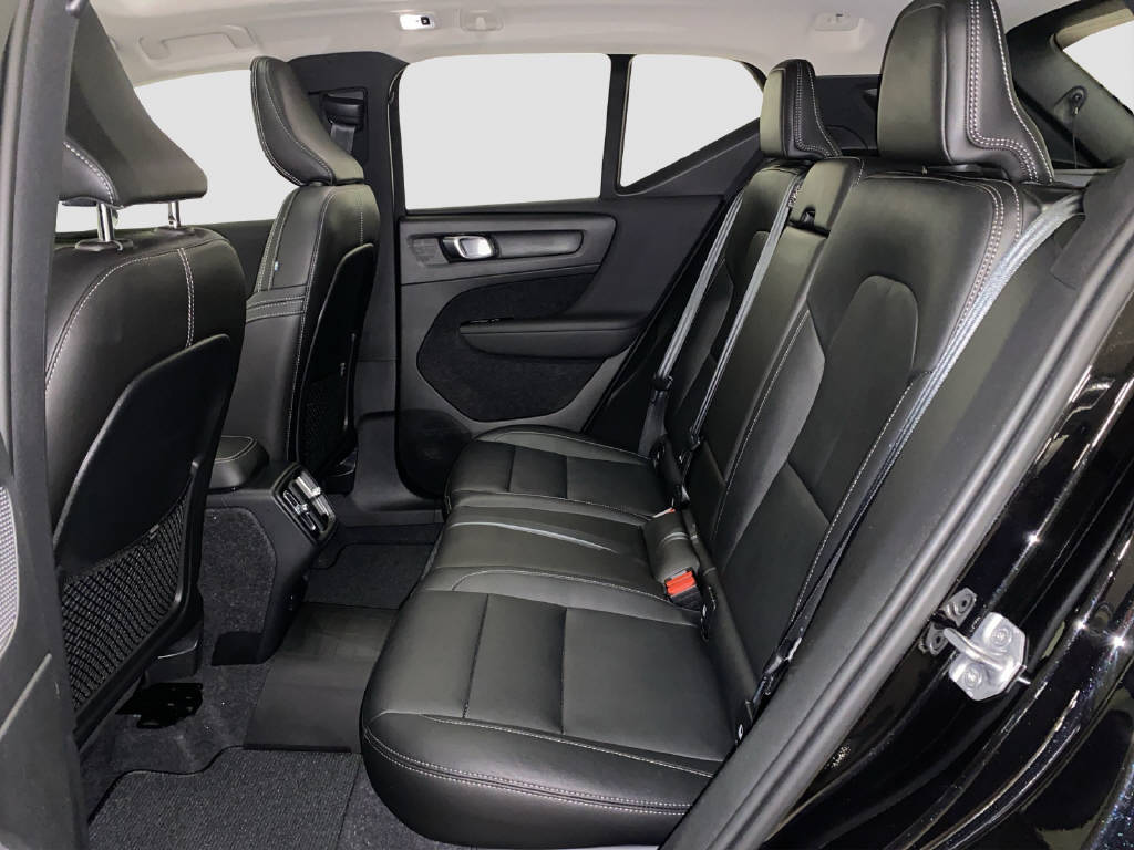 VOLVO XC40 2.0 B4 MH Inscription AWD-image-12