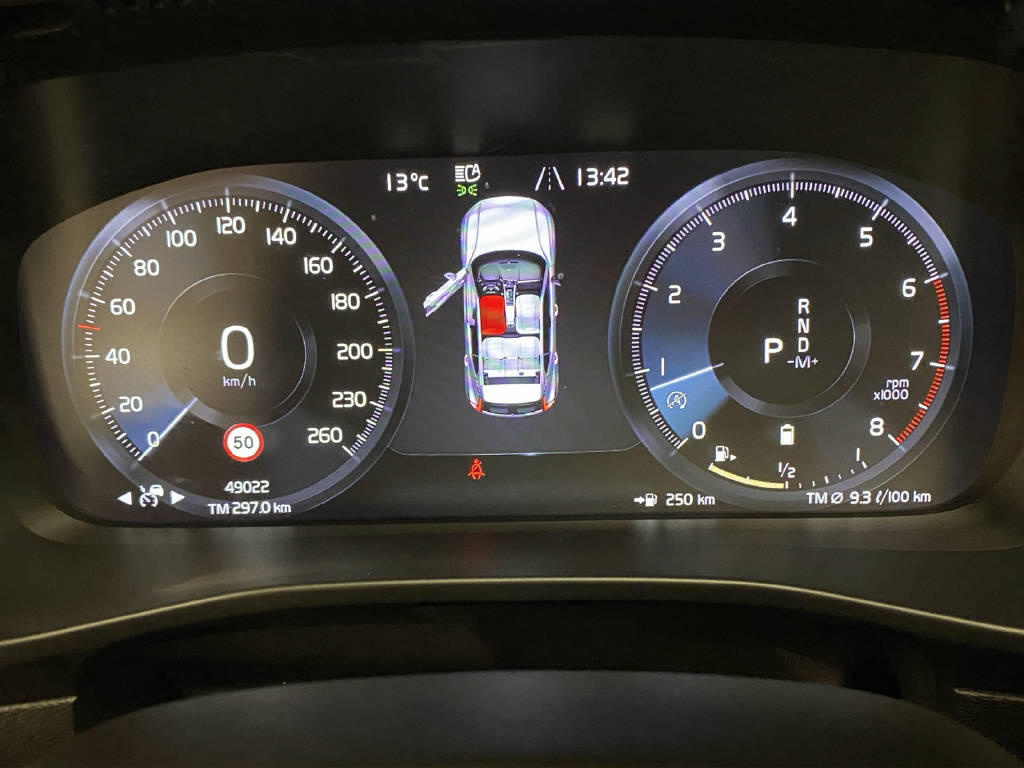 VOLVO XC40 2.0 B4 MH Inscription AWD-image-8