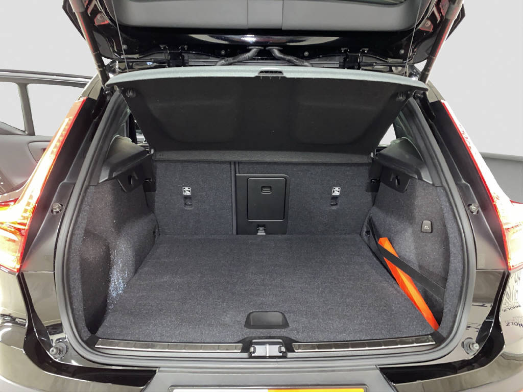 VOLVO XC40 2.0 B4 MH Inscription AWD-image-13
