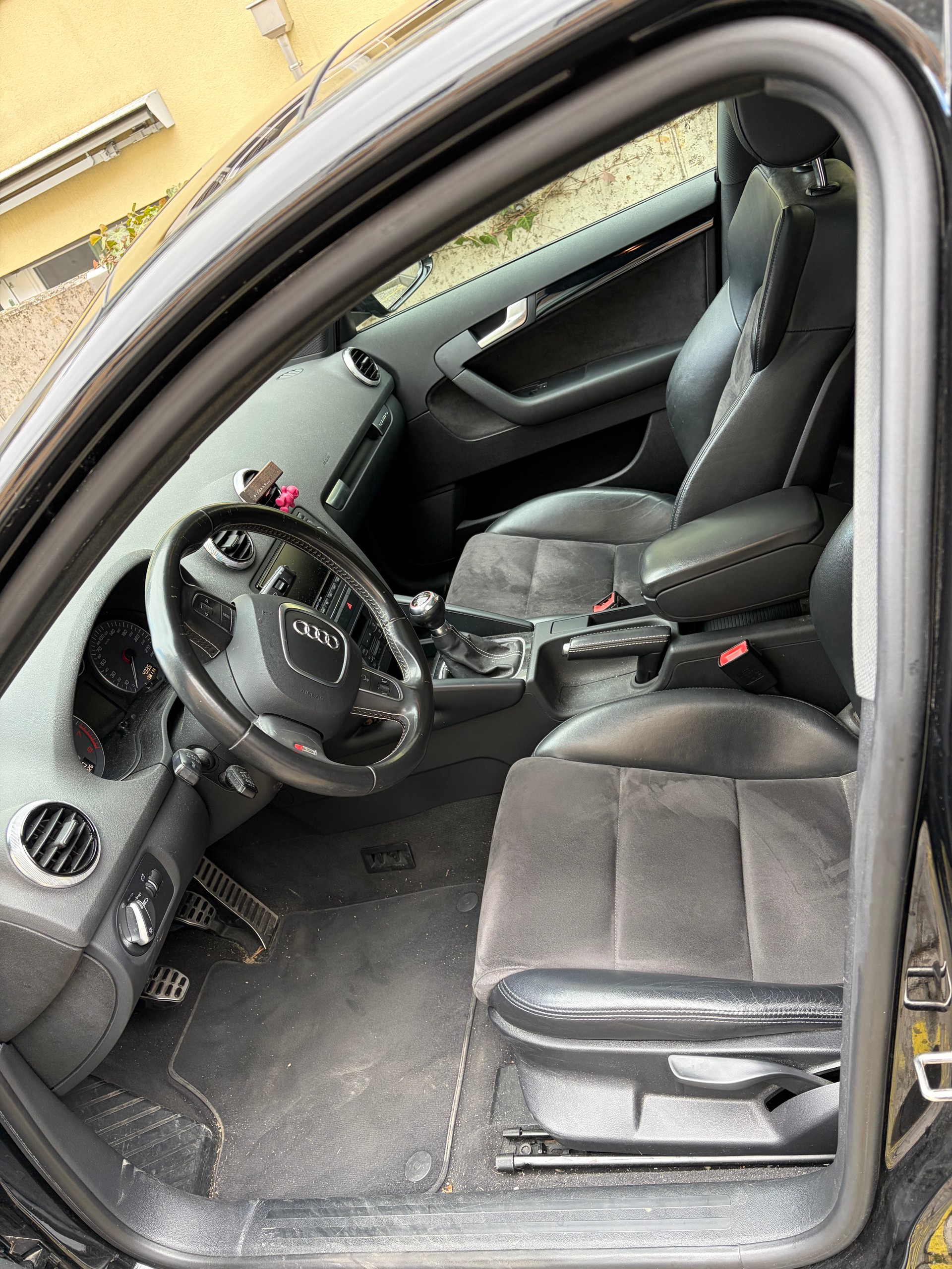 AUDI 2.0 T FSI quattro-image-2