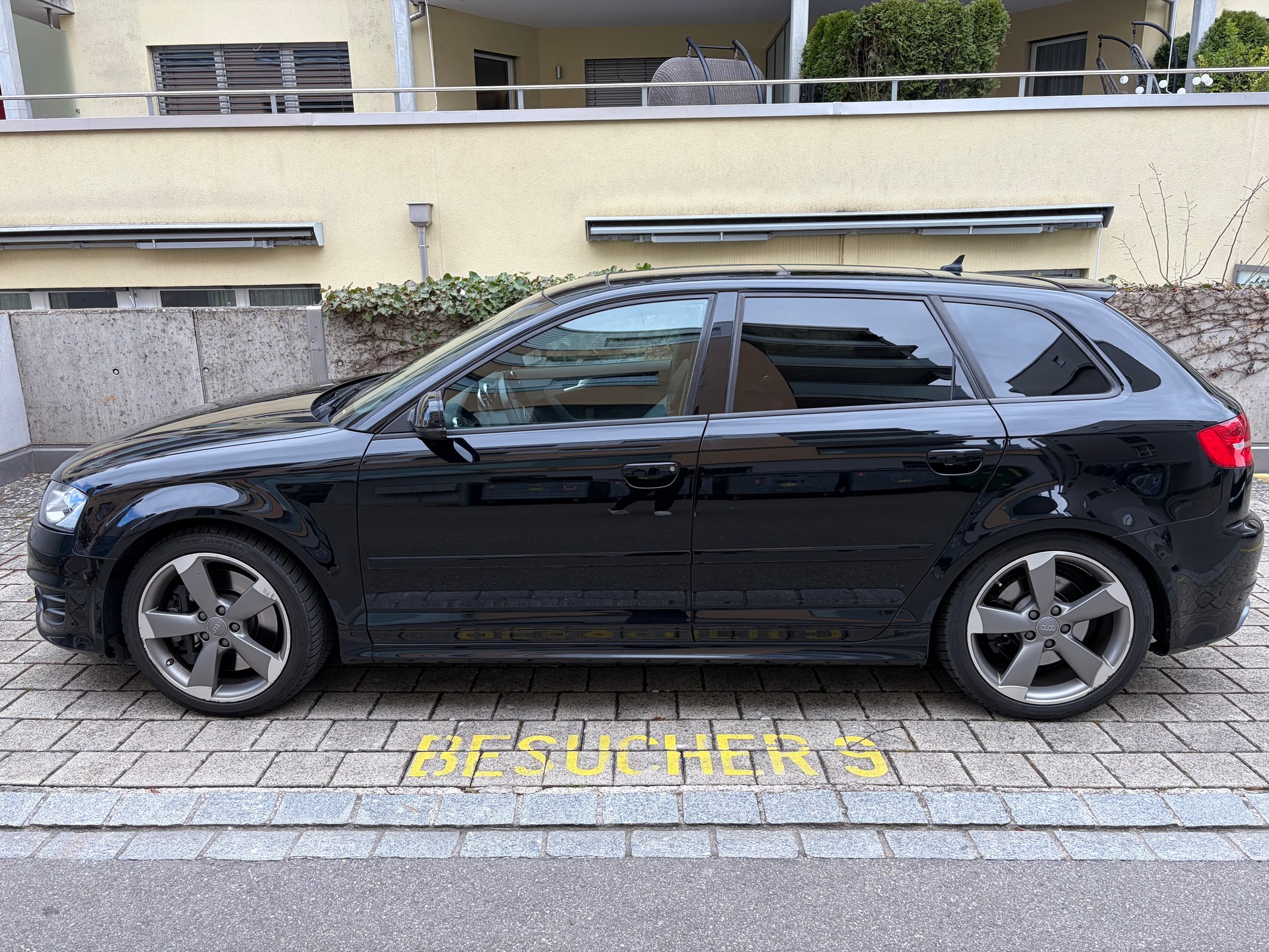 AUDI 2.0 T FSI quattro-image-1