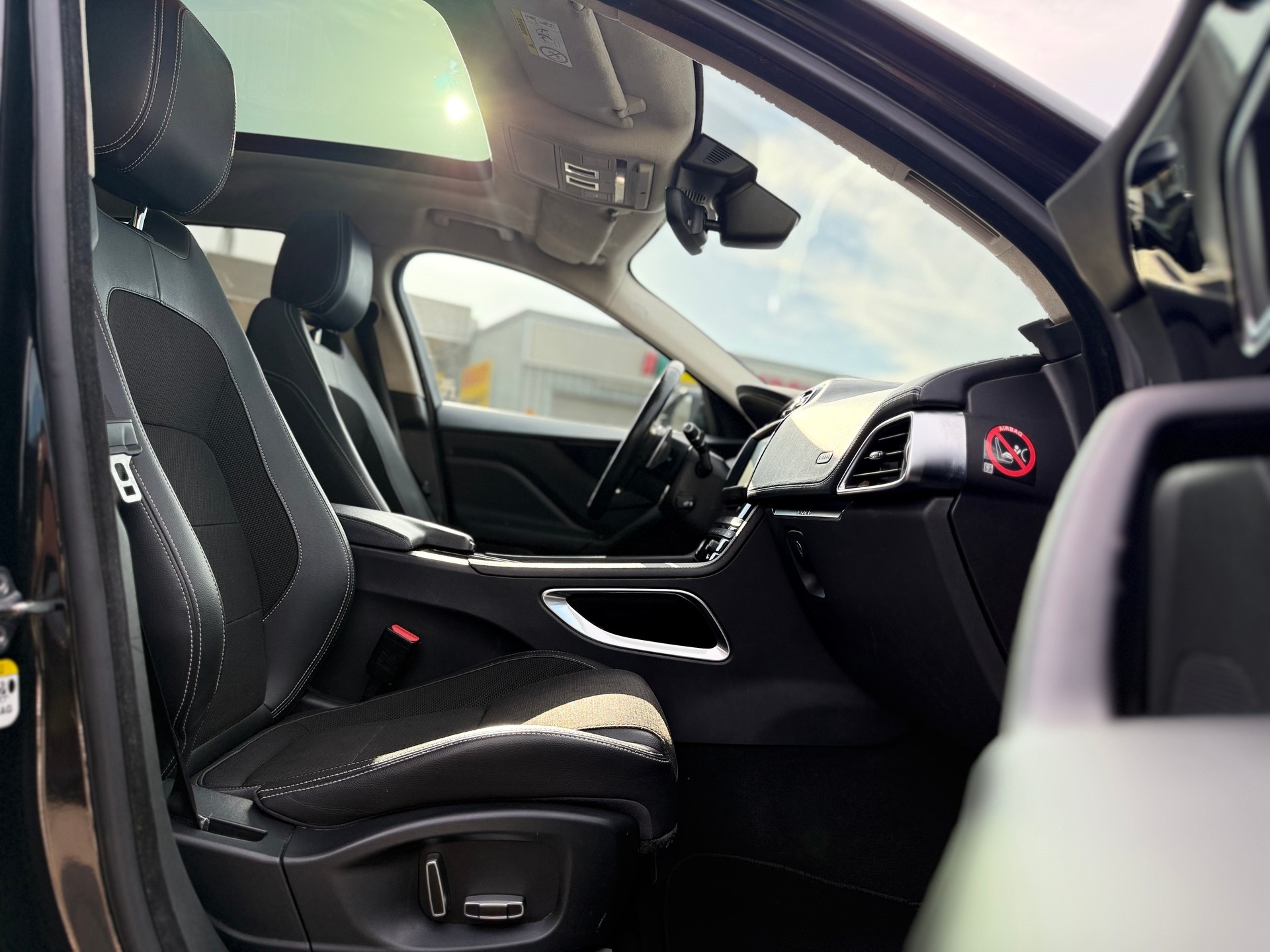 JAGUAR F-Pace 25t 2.0 R-Sport °All Black ° AWD Automatik-image-12