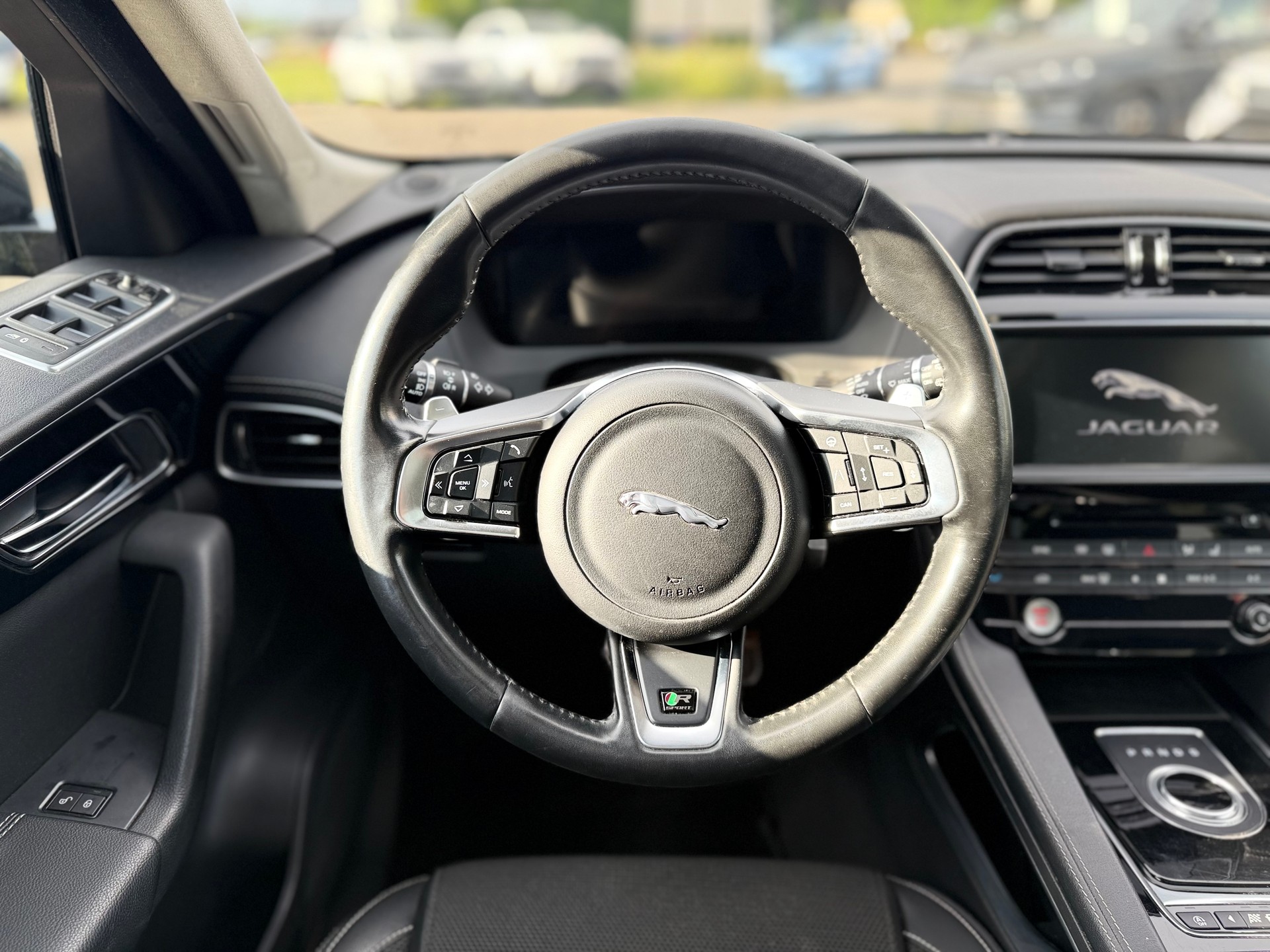 JAGUAR F-Pace 25t 2.0 R-Sport °All Black ° AWD Automatik-image-15