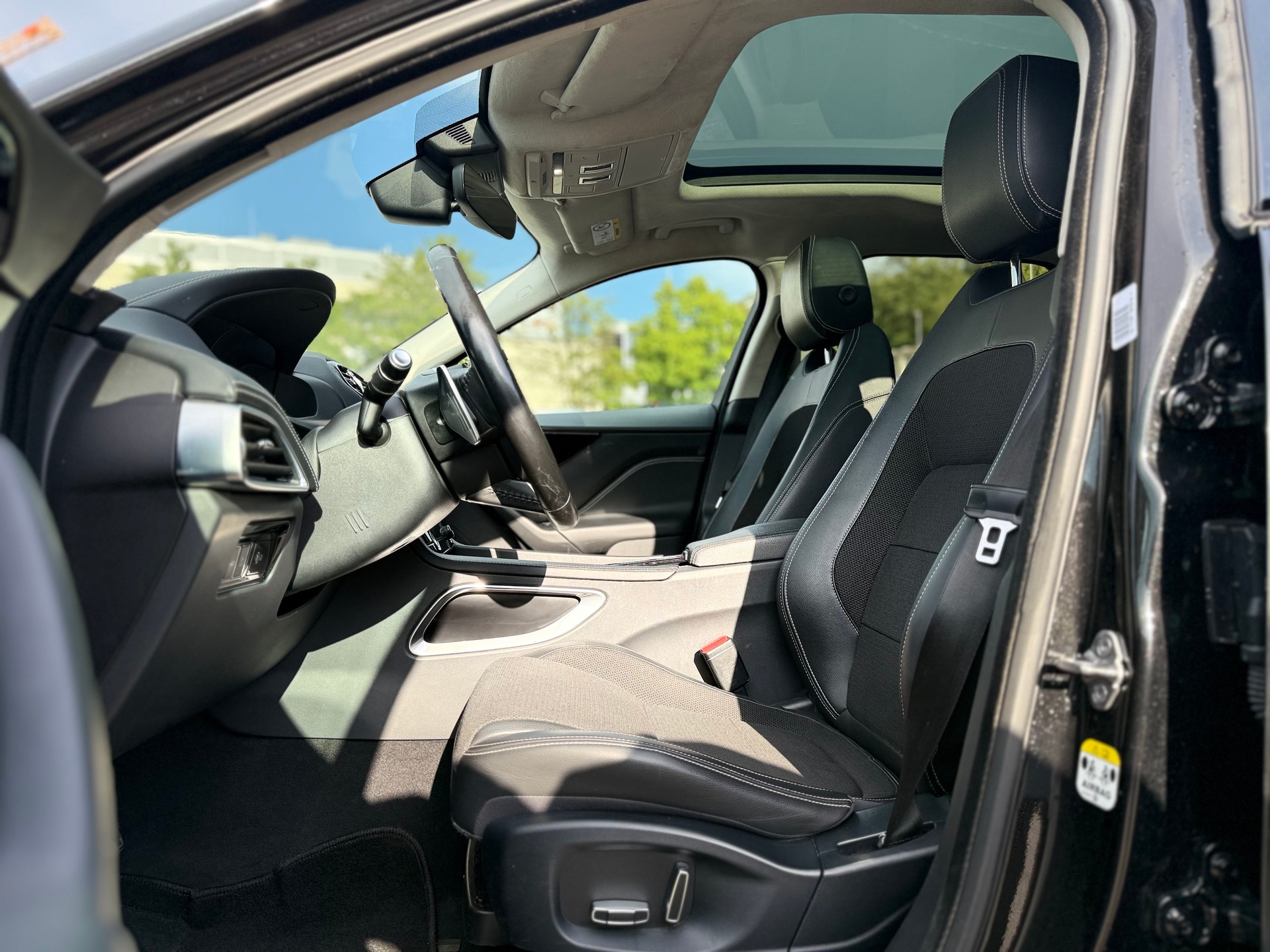 JAGUAR F-Pace 25t 2.0 R-Sport °All Black ° AWD Automatik-image-11