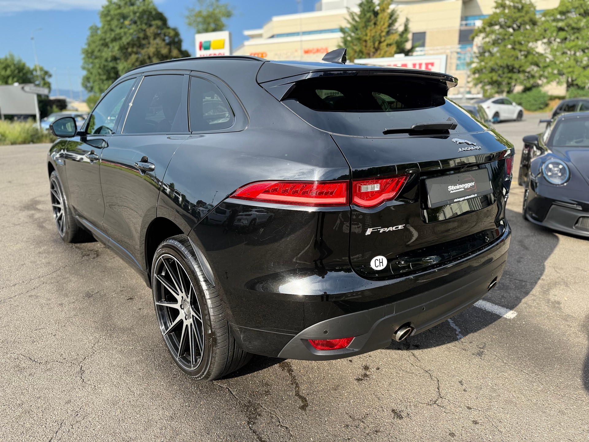 JAGUAR F-Pace 25t 2.0 R-Sport °All Black ° AWD Automatik-image-7