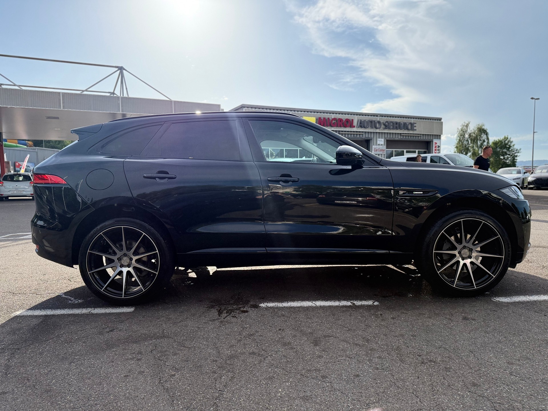 JAGUAR F-Pace 25t 2.0 R-Sport °All Black ° AWD Automatik-image-10