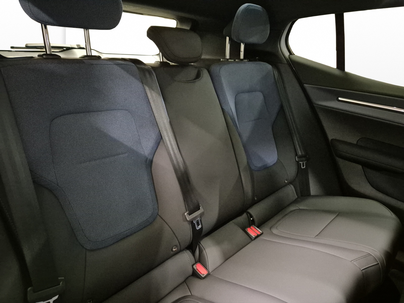 VOLVO EX30 E60 Twin Ultra Performance AWD-image-16