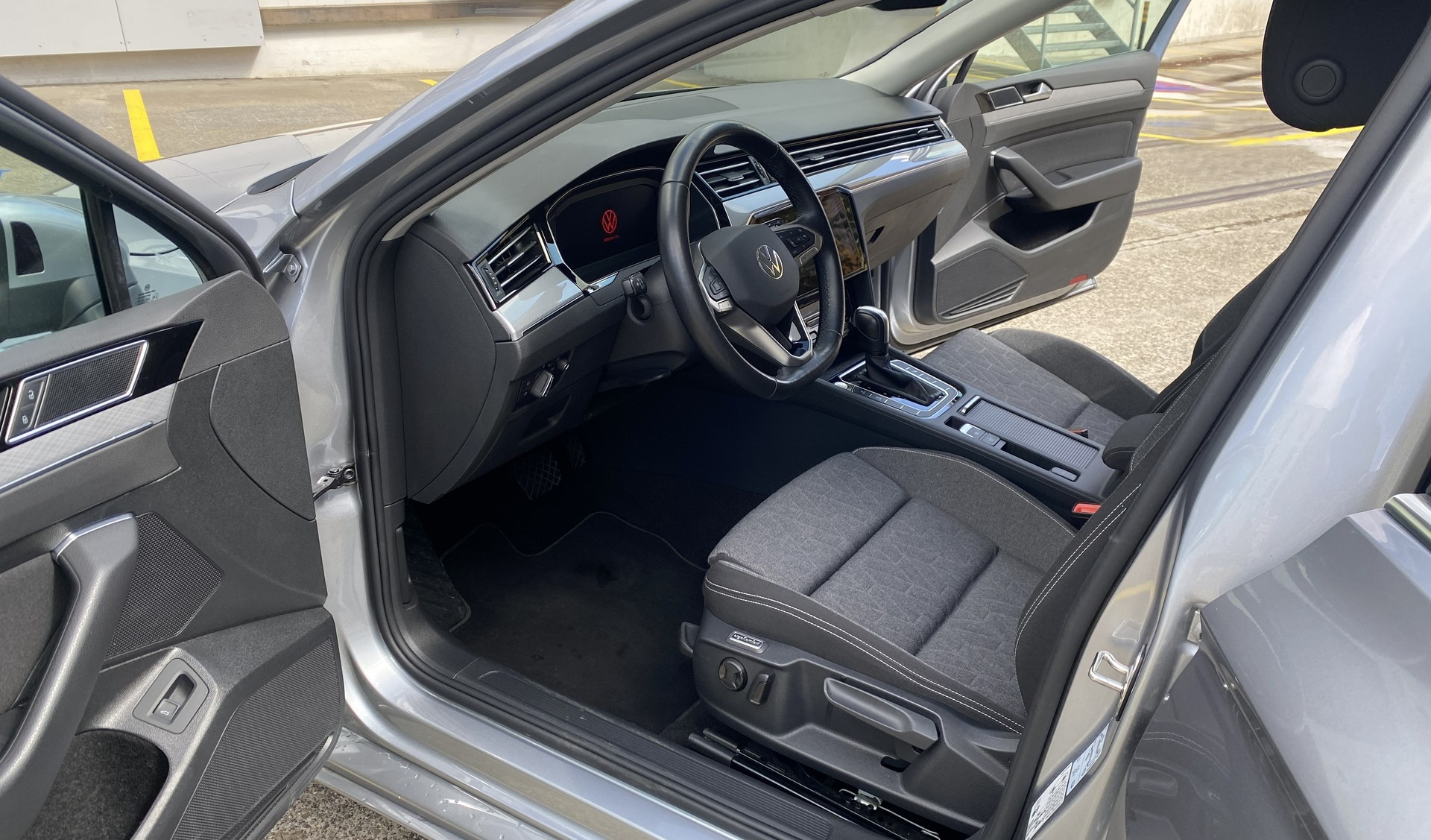 VW Passat 1.5 TSI Business DSG-image-5