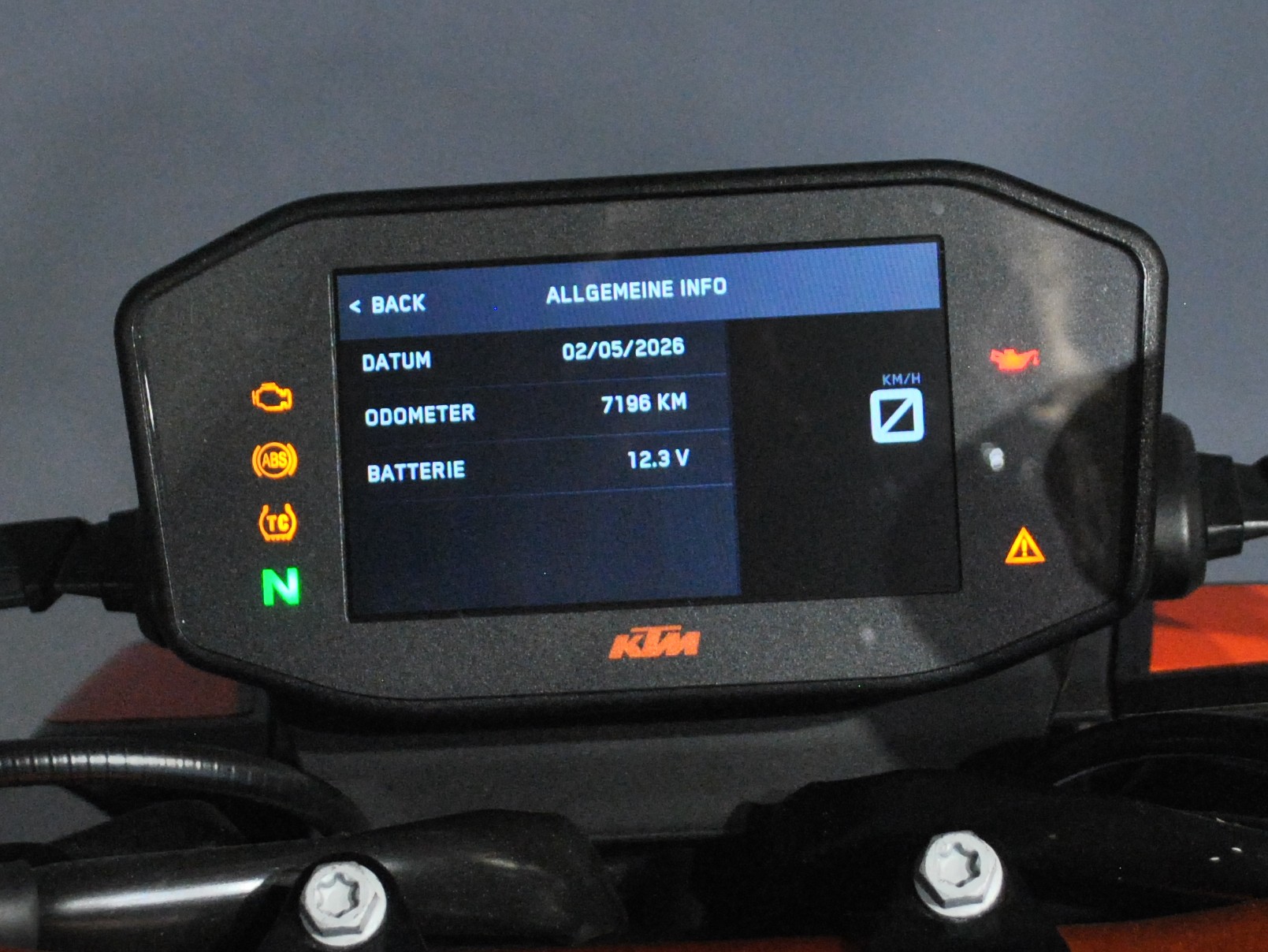 KTM 890 Duke R-image-5