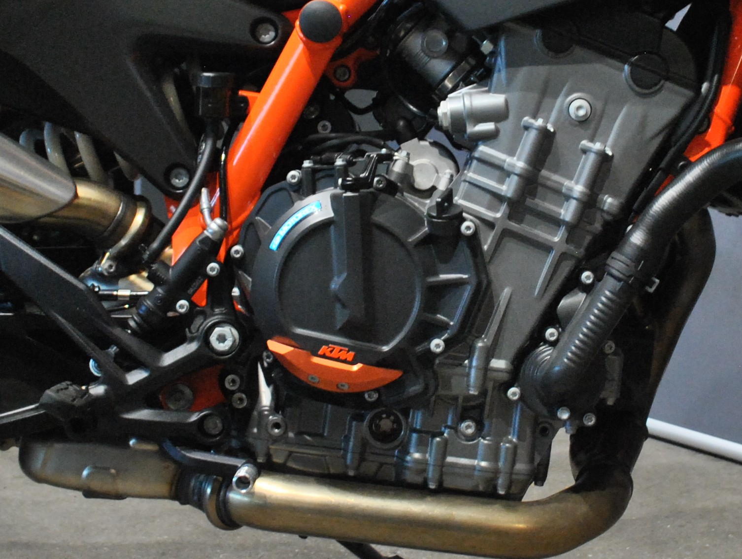 KTM 890 Duke R-image-8