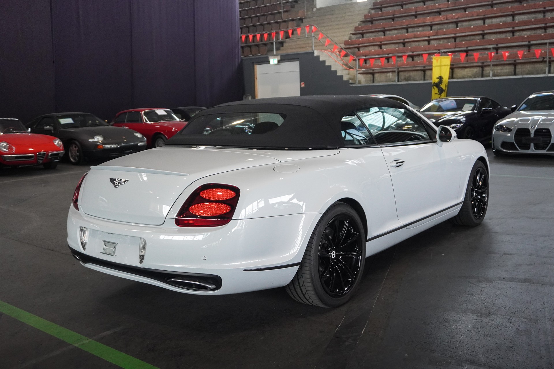 BENTLEY Supersports-showroom-element-3