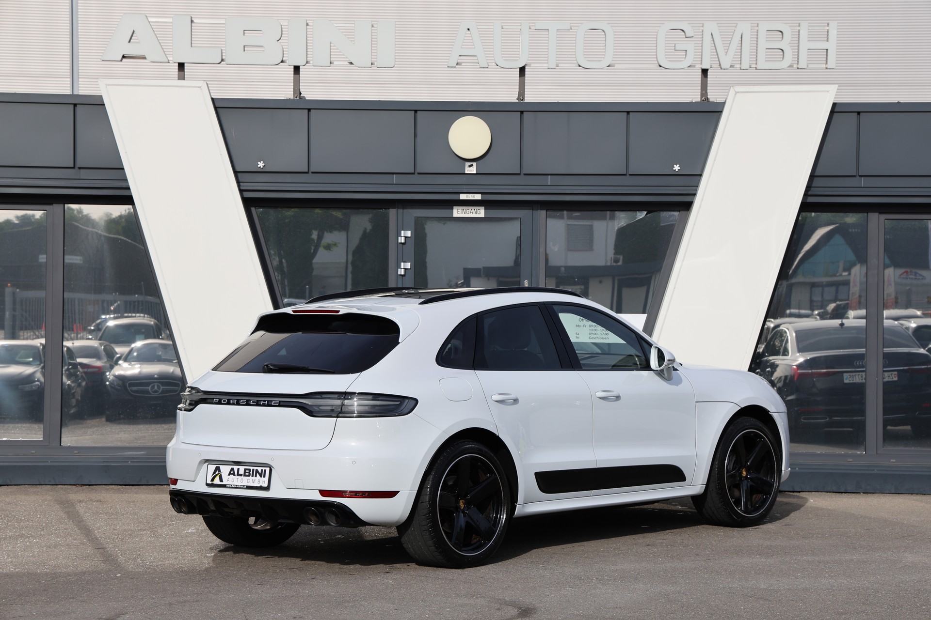 PORSCHE Macan S PDK-showroom-element-2