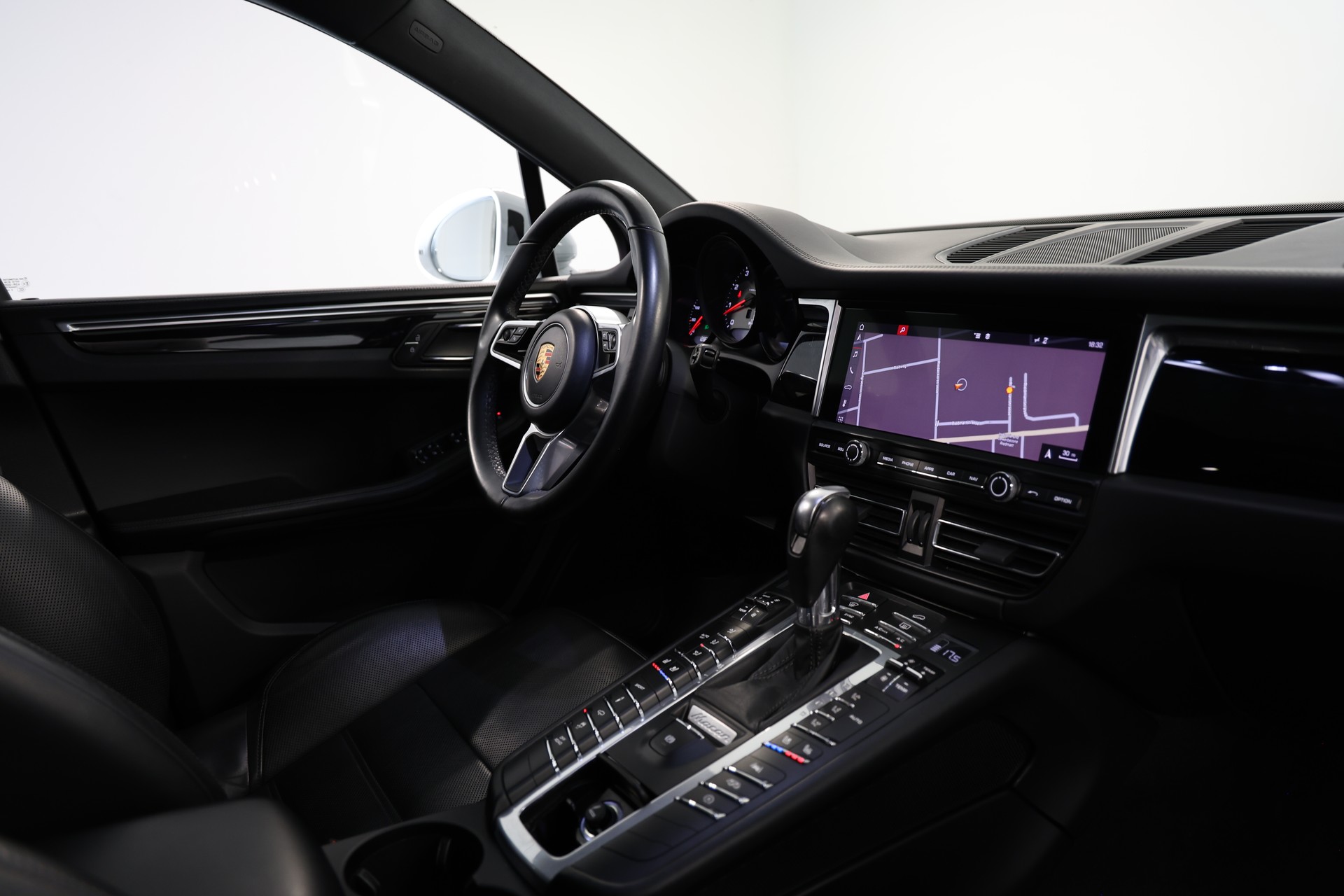 PORSCHE Macan S PDK-image-12