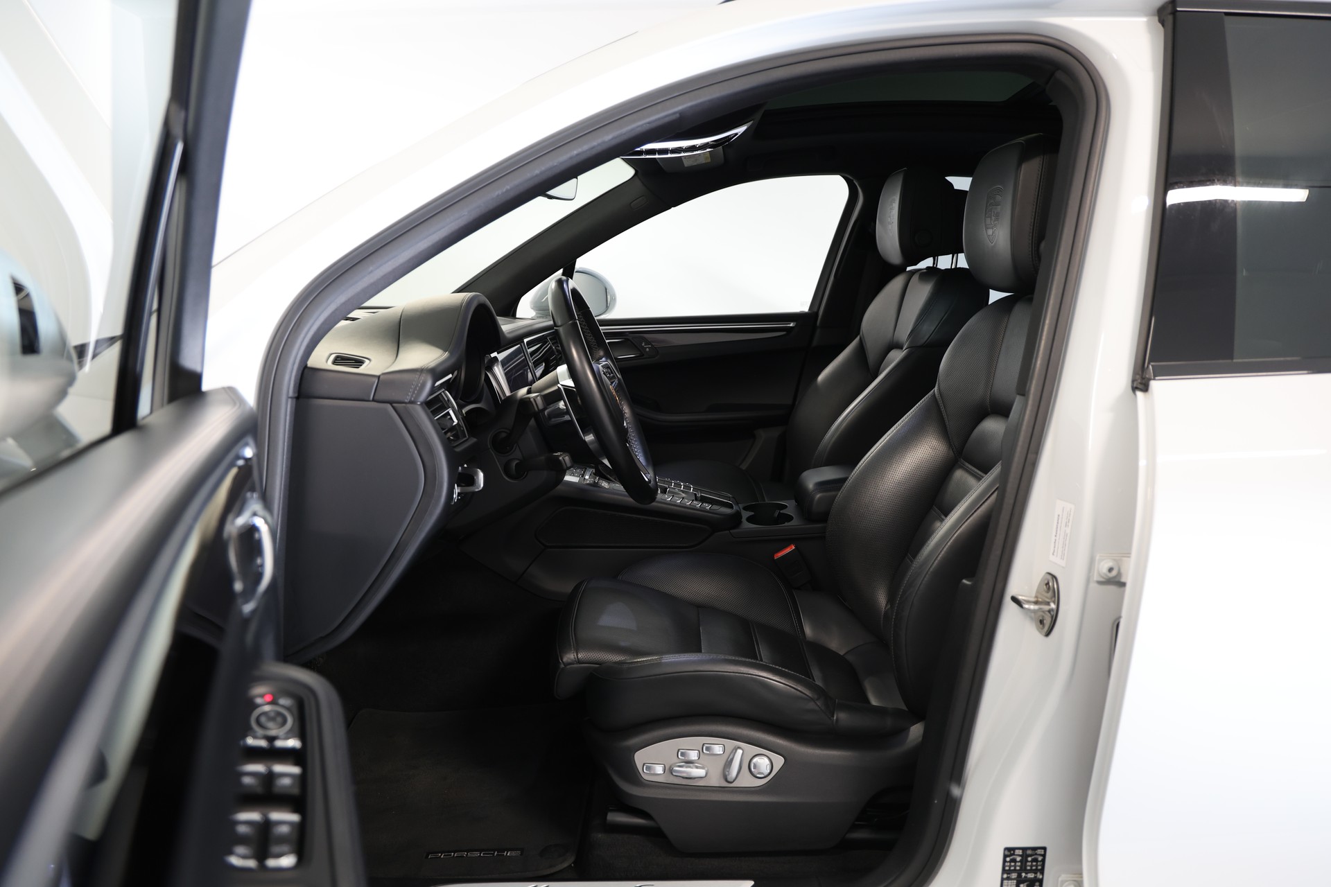 PORSCHE Macan S PDK-image-5
