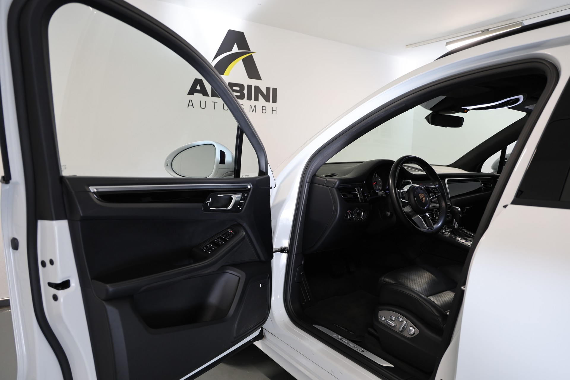 PORSCHE Macan S PDK-image-4