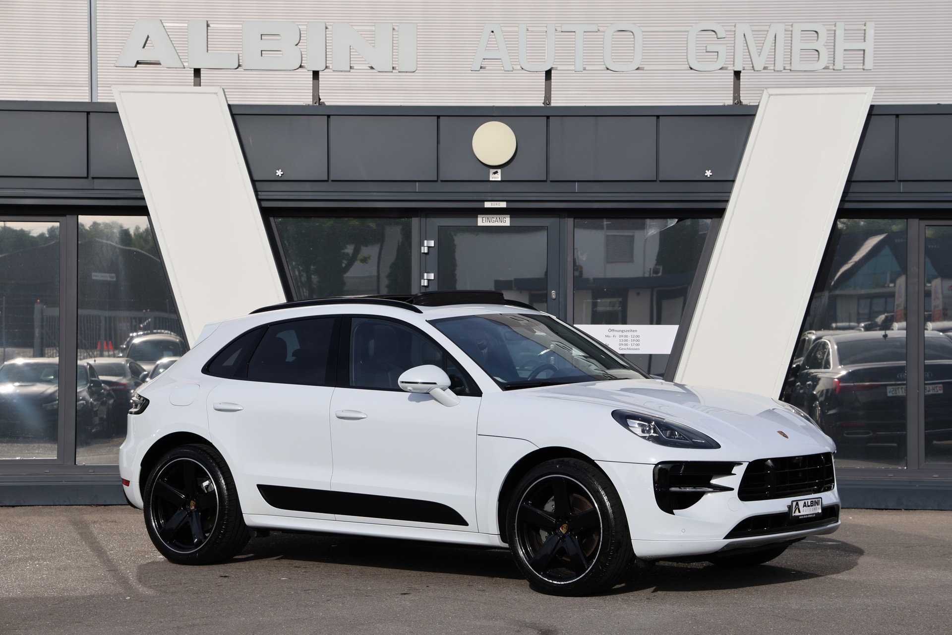 PORSCHE Macan S PDK-showroom-element-1
