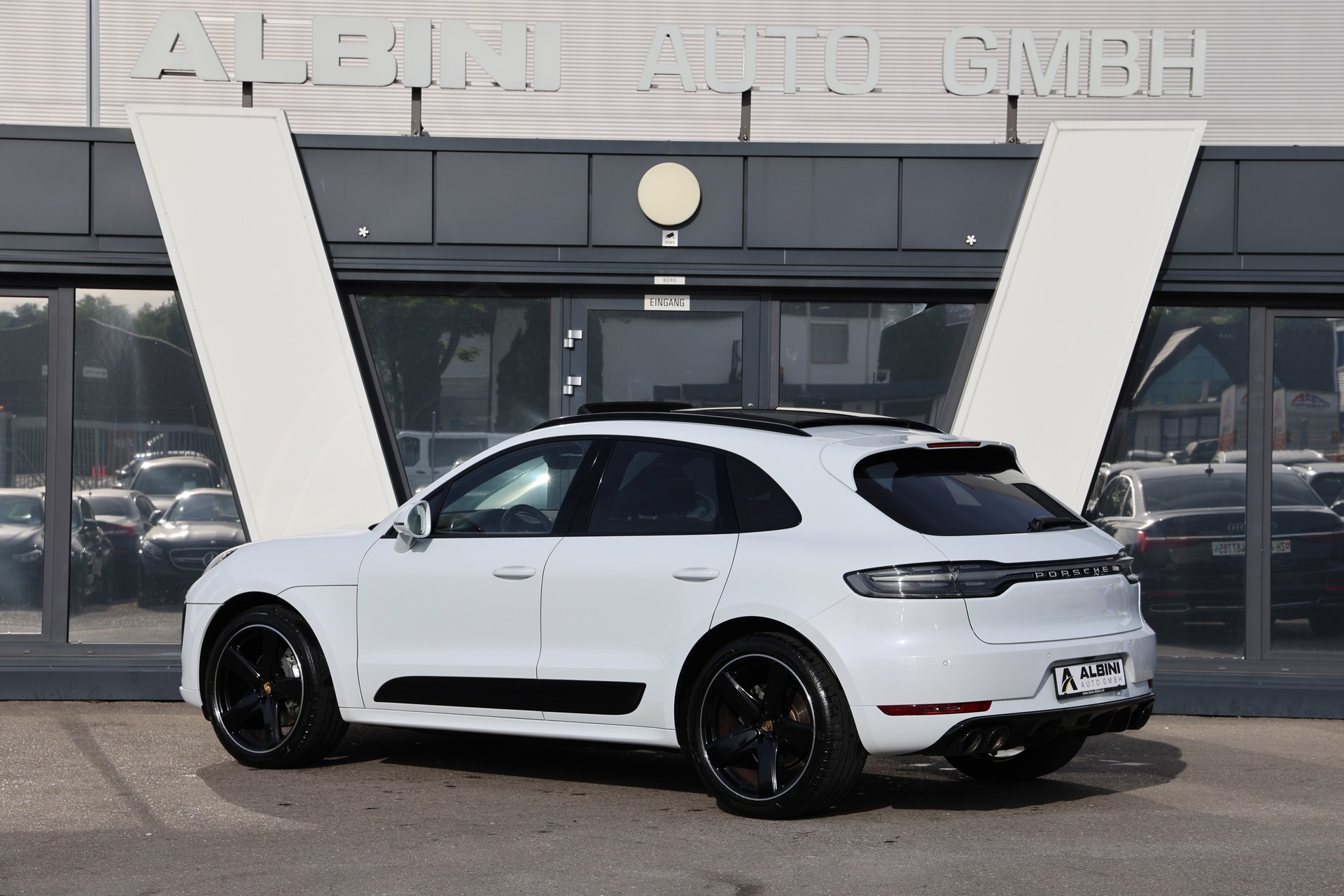 PORSCHE Macan S PDK-showroom-element-3