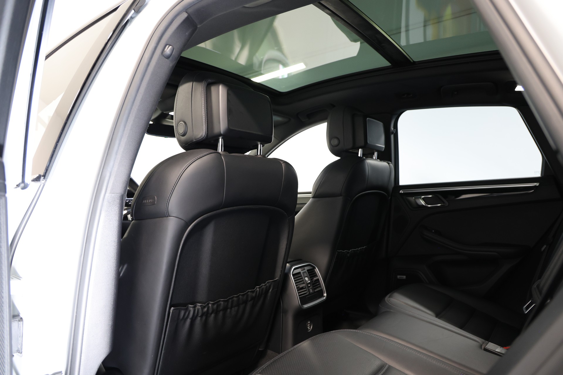 PORSCHE Macan S PDK-image-15