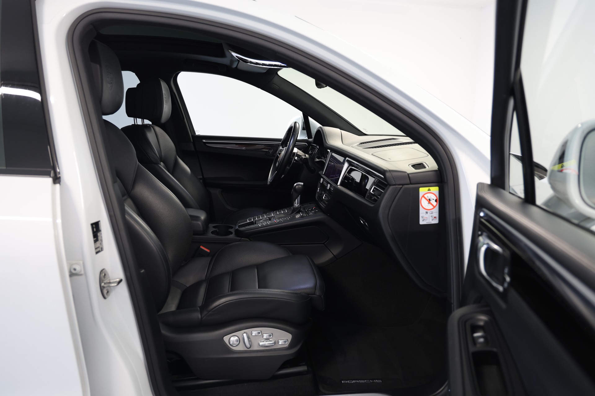 PORSCHE Macan S PDK-image-11