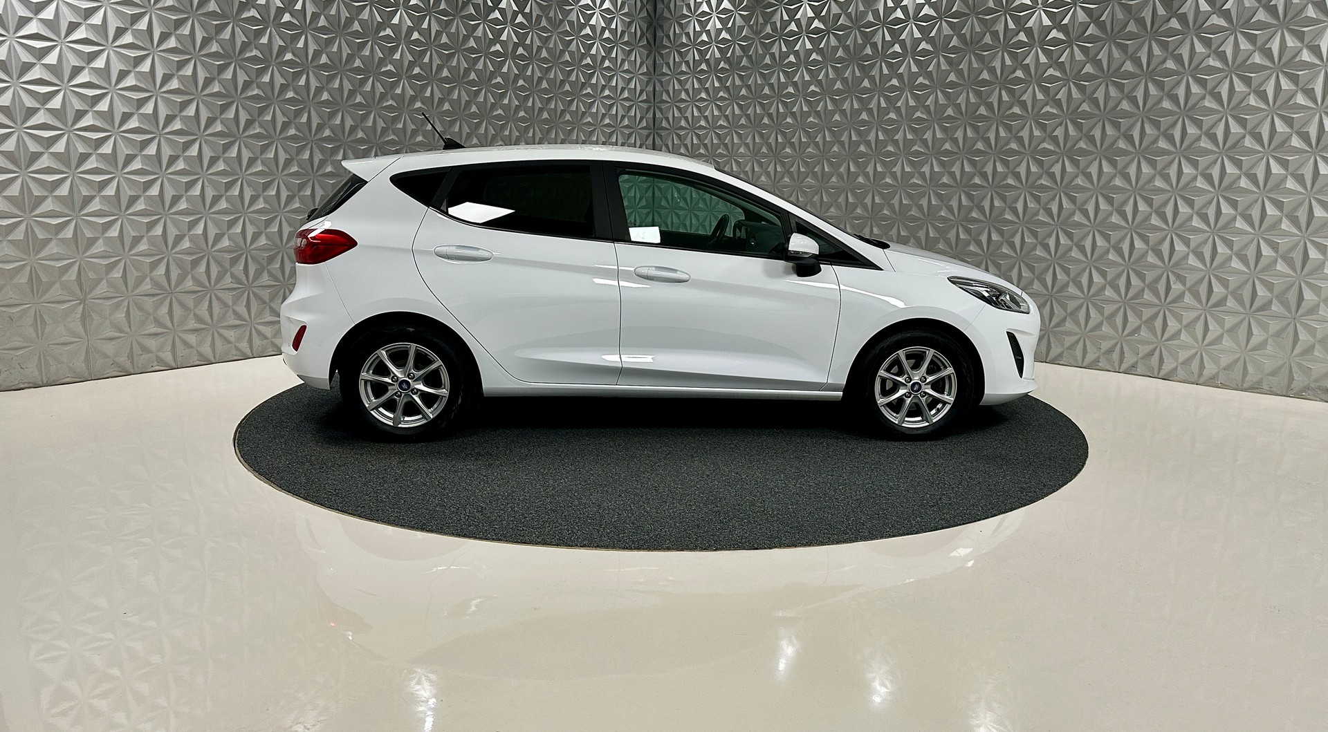 FORD Fiesta 1.0 SCTi Cool & Connect Automat-showroom-element-3