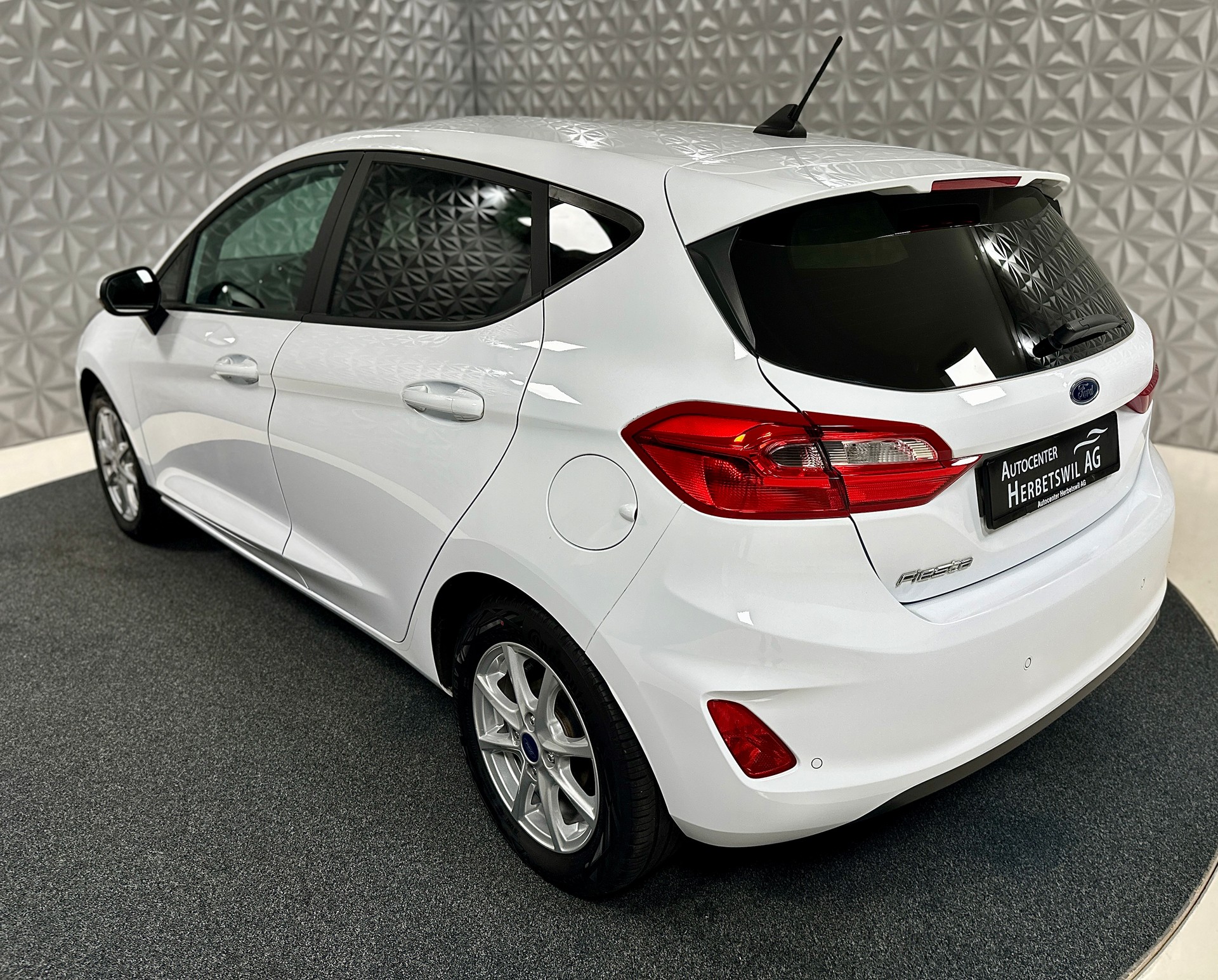 FORD Fiesta 1.0 SCTi Cool & Connect Automat-image-9