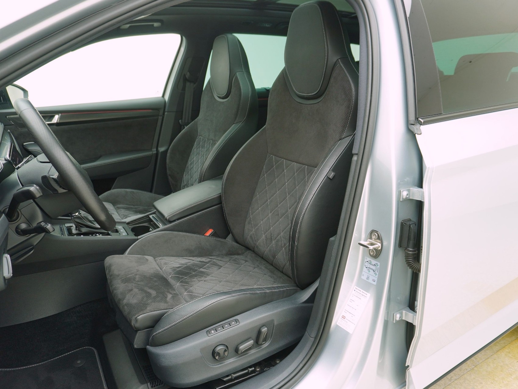 SKODA Superb Combi 2.0 TSI DSG Sport Line 4x4-image-7