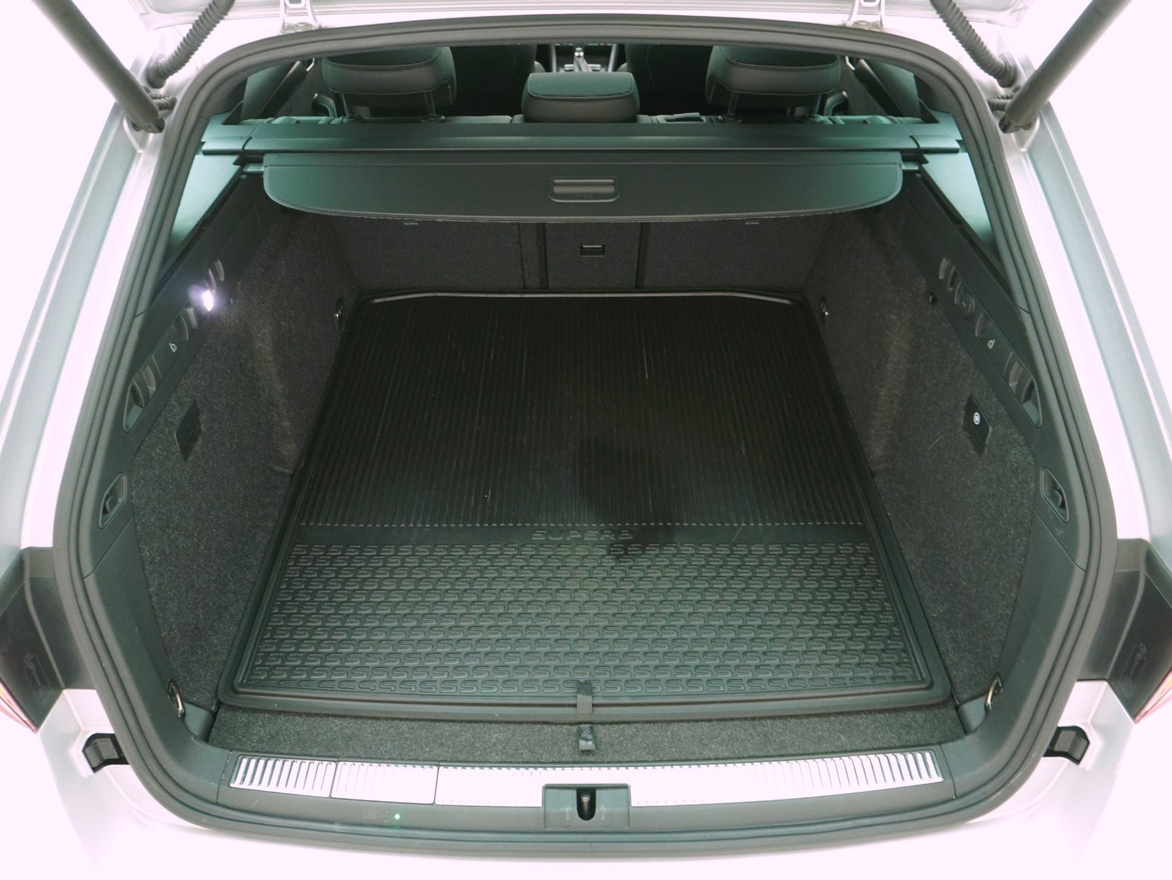 SKODA Superb Combi 2.0 TSI DSG Sport Line 4x4-image-12