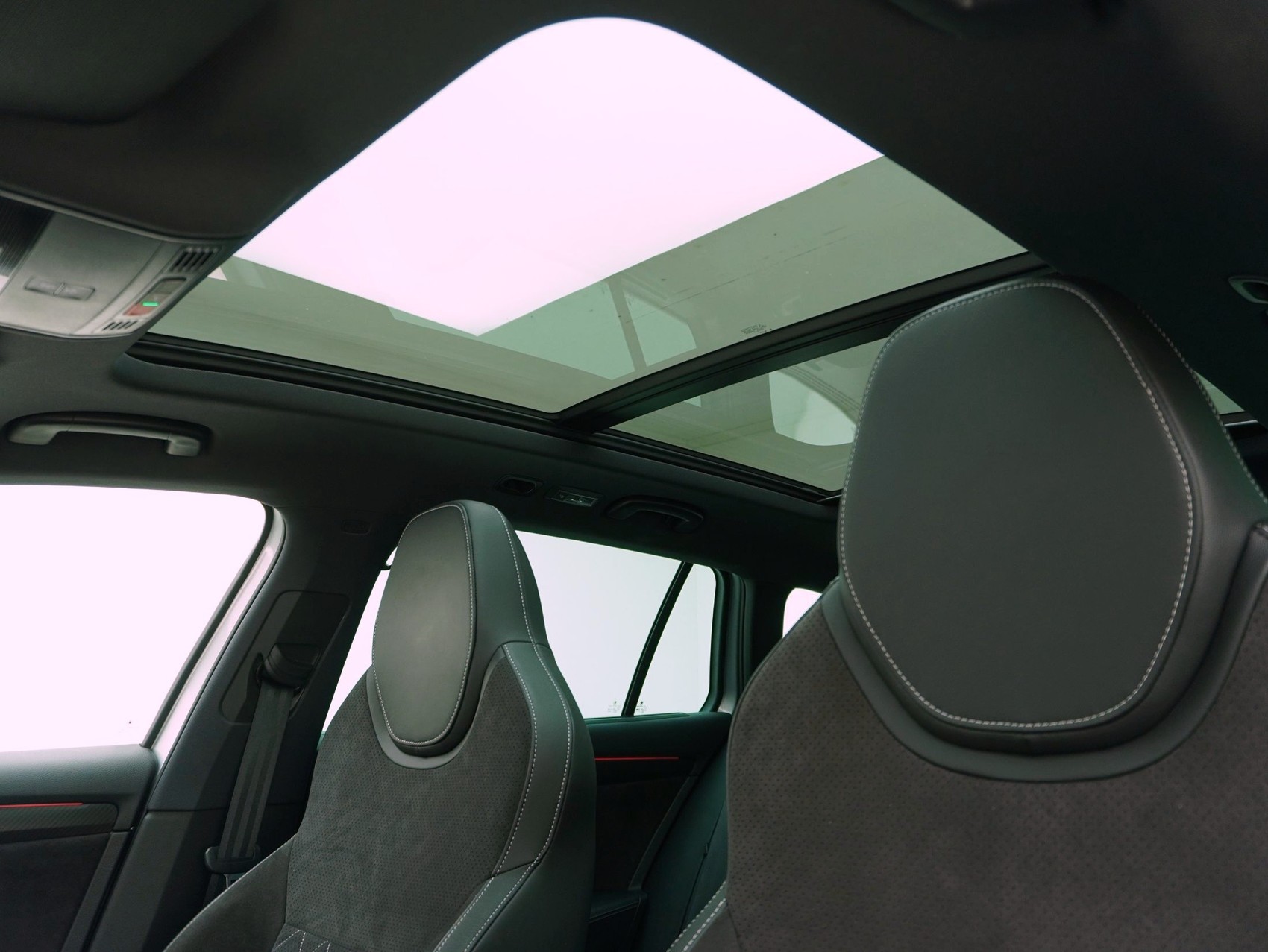 SKODA Superb Combi 2.0 TSI DSG Sport Line 4x4-image-8