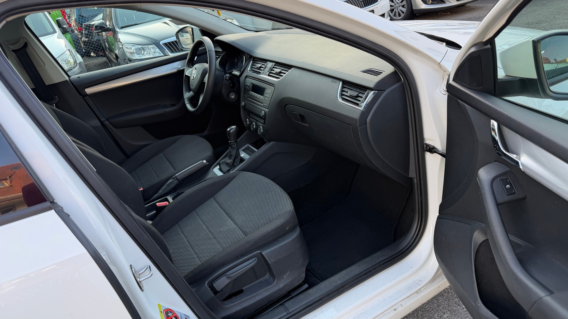 SKODA Octavia Combi 1.4 TSI Ambition-image-4