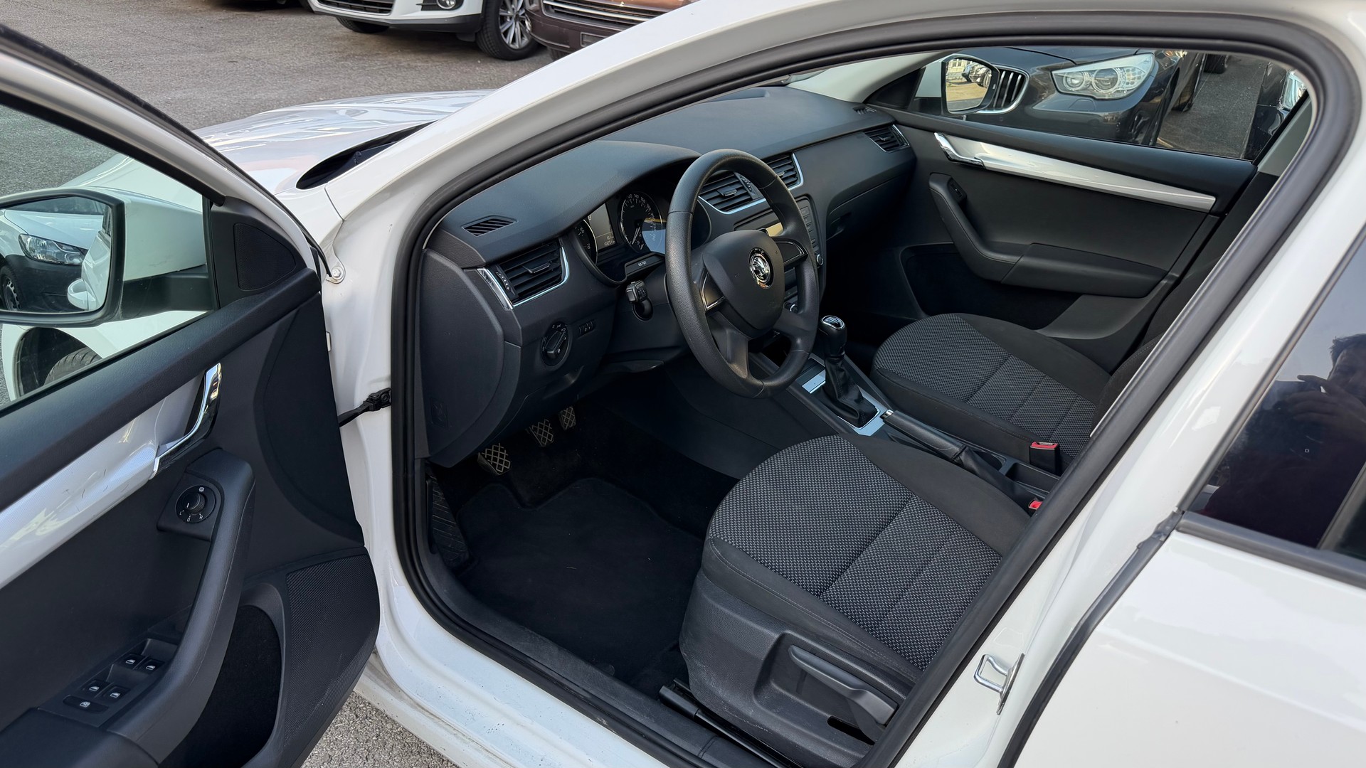 SKODA Octavia Combi 1.4 TSI Ambition-image-6