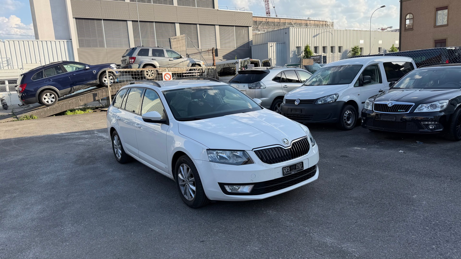 SKODA Octavia Combi 1.4 TSI Ambition-image-1